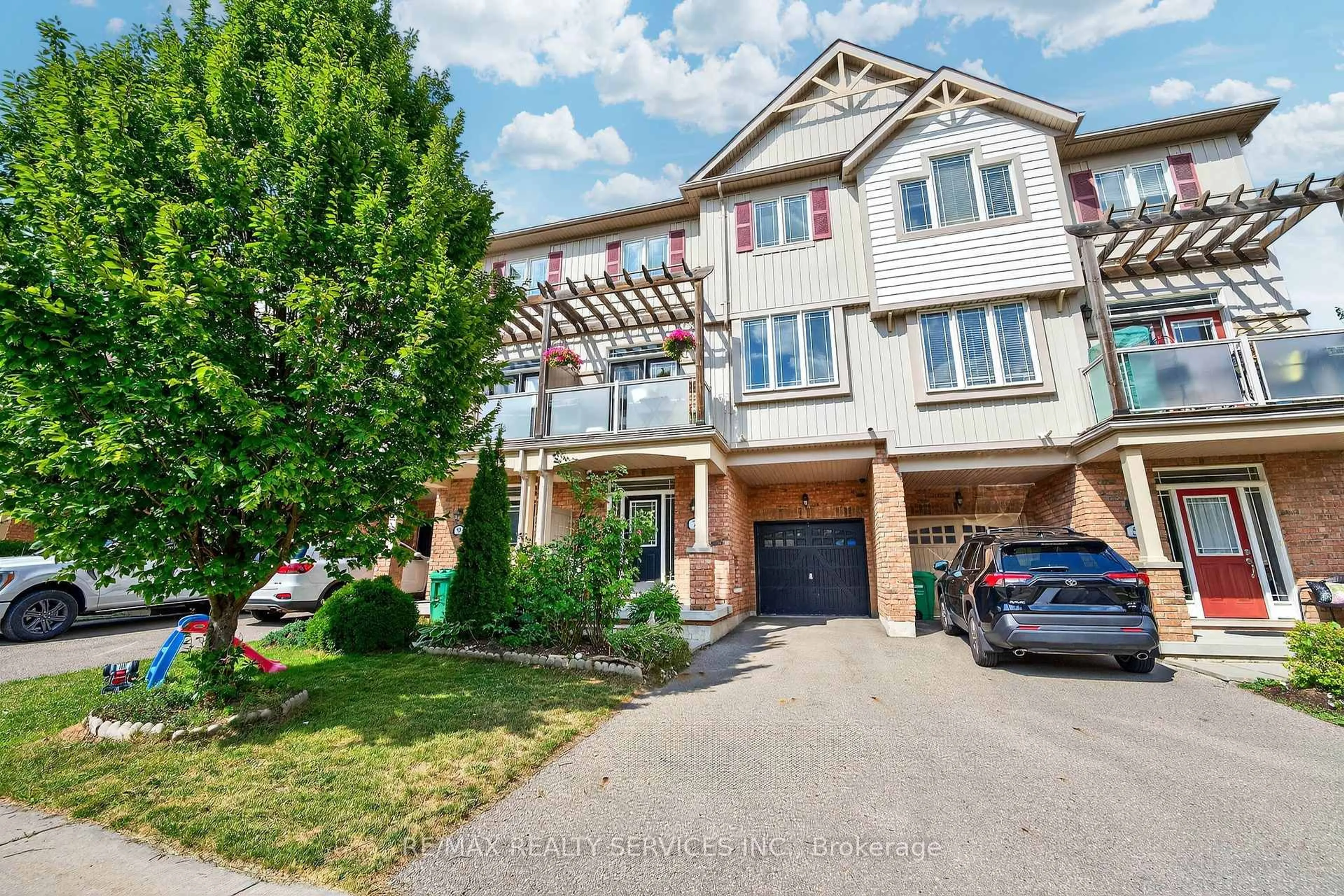 A pic from outside/outdoor area/front of a property/back of a property/a pic from drone, street for 7 Alnwick Ave, Caledon Ontario L7C 3P5