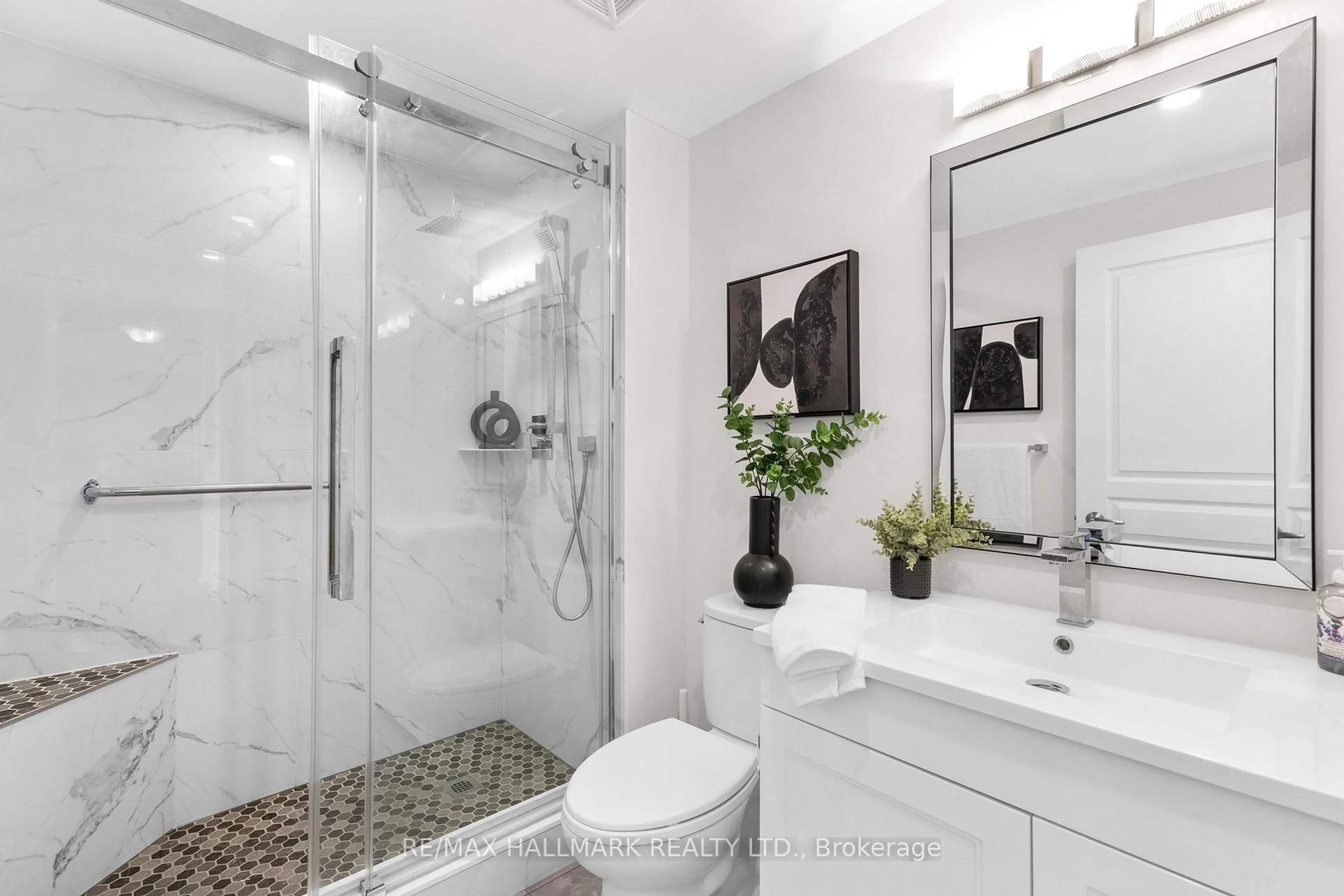 Contemporary bathroom, ceramic/tile floor for 2230 Lake Shore Blvd #3303, Toronto Ontario M8V 0B2
