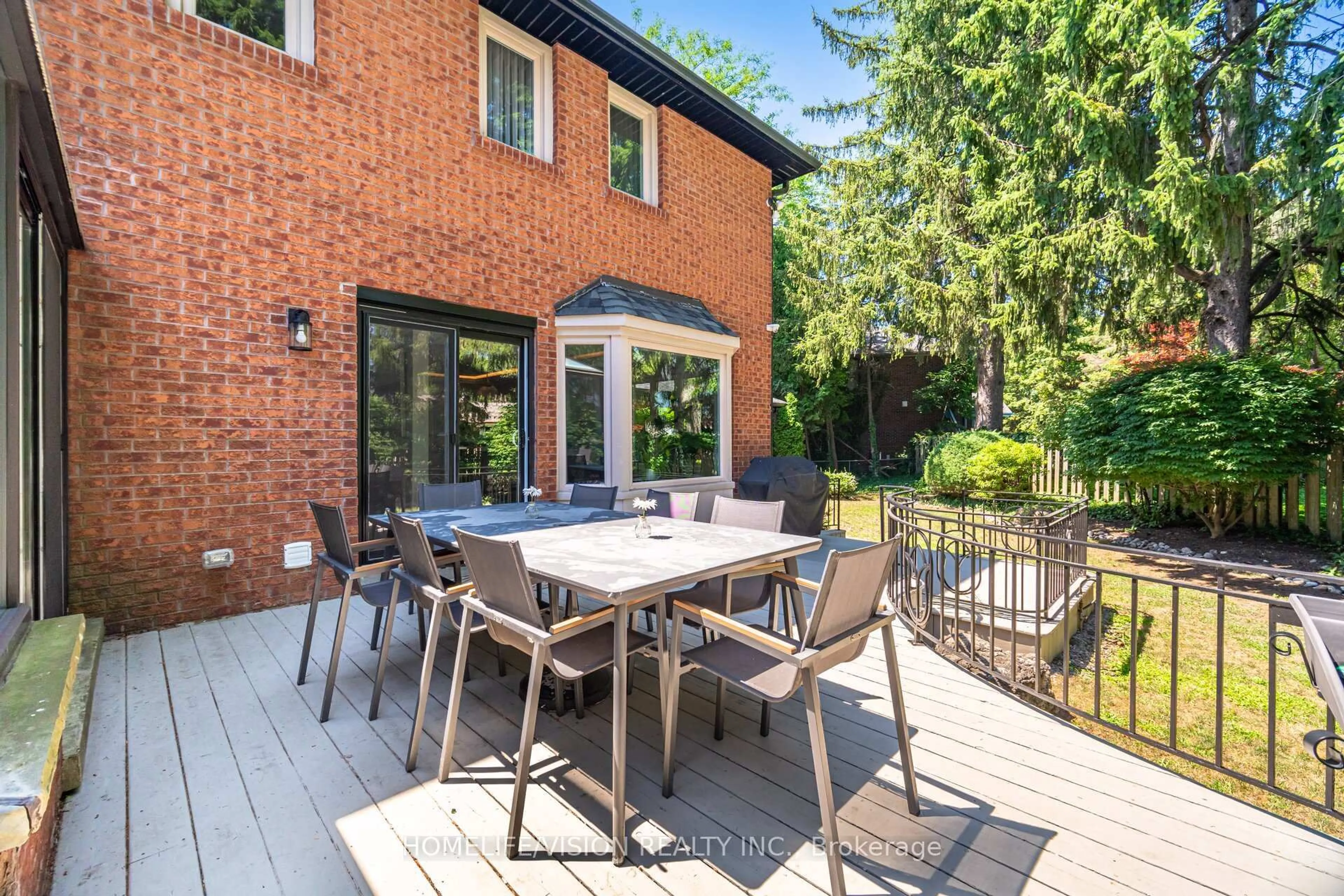 Patio, street for 1298 Bunsden Ave, Mississauga Ontario L5H 3T9