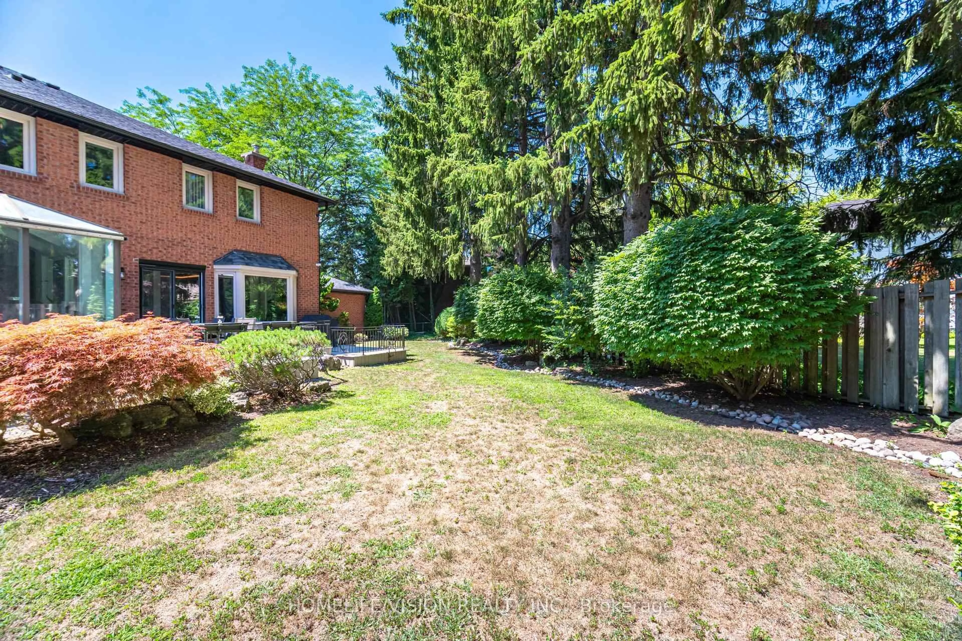 Patio, street for 1298 Bunsden Ave, Mississauga Ontario L5H 3T9