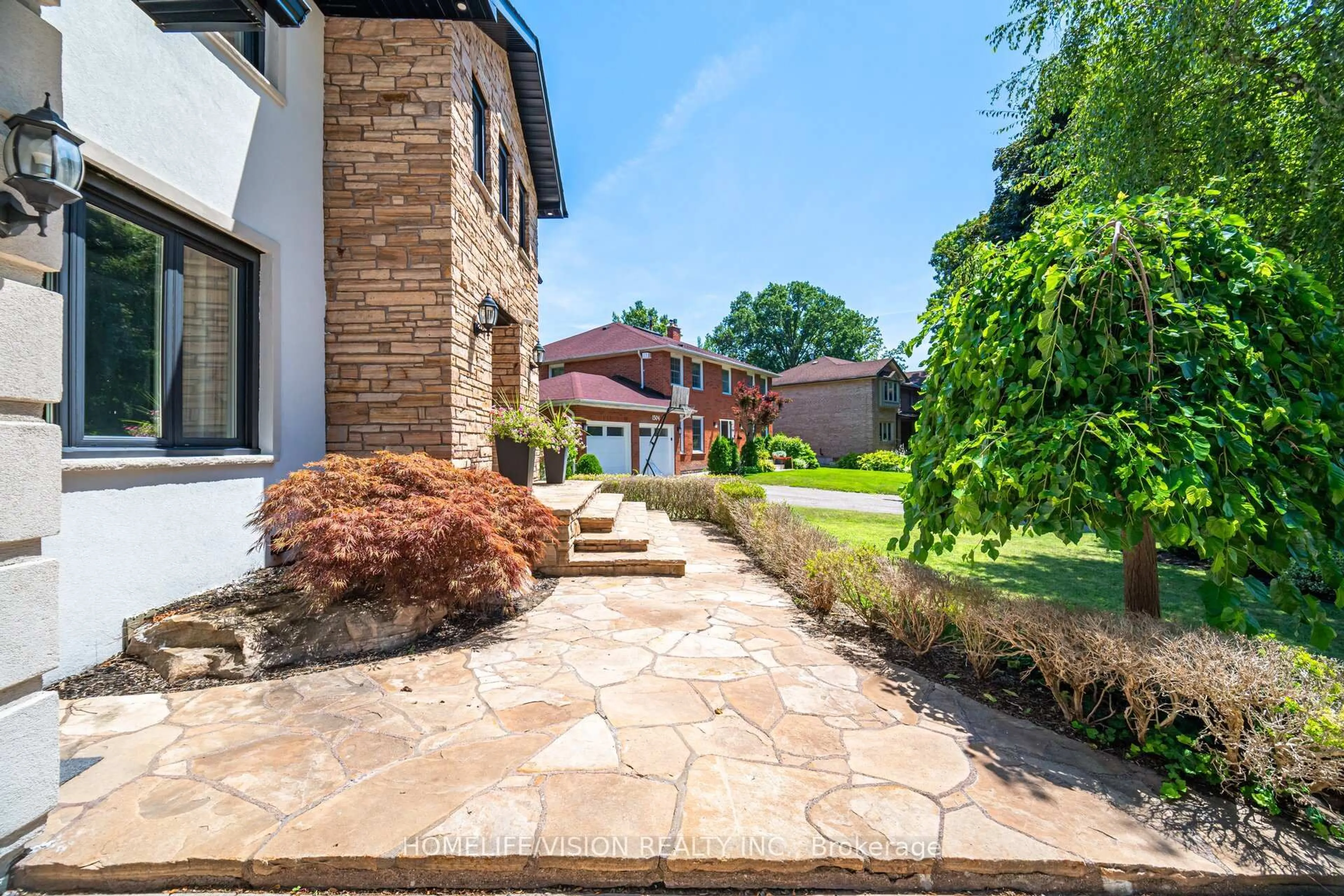 Patio, street for 1298 Bunsden Ave, Mississauga Ontario L5H 3T9