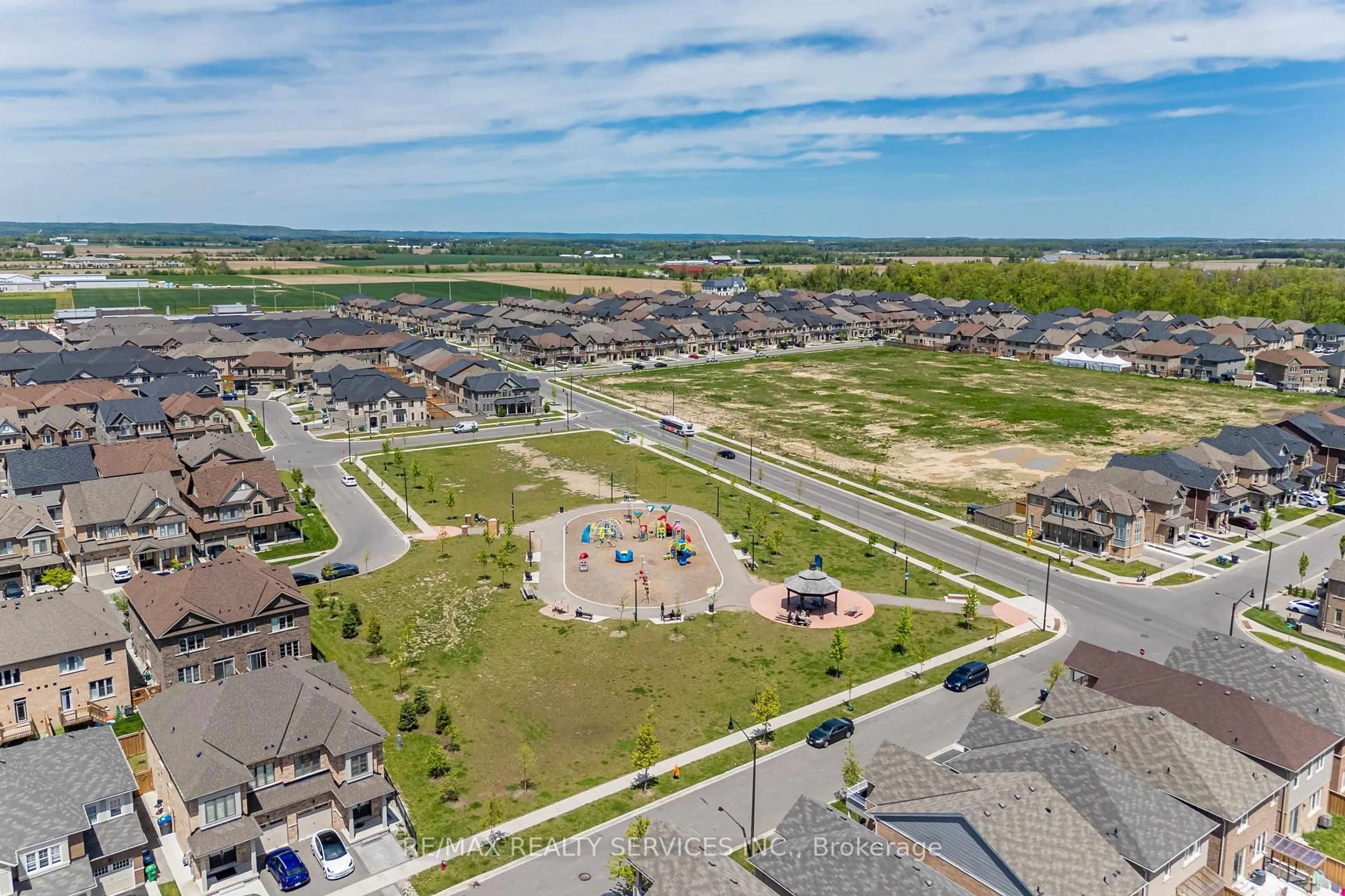 A pic from outside/outdoor area/front of a property/back of a property/a pic from drone, unknown for 105 Benhurst Cres, Brampton Ontario L7A 5A4