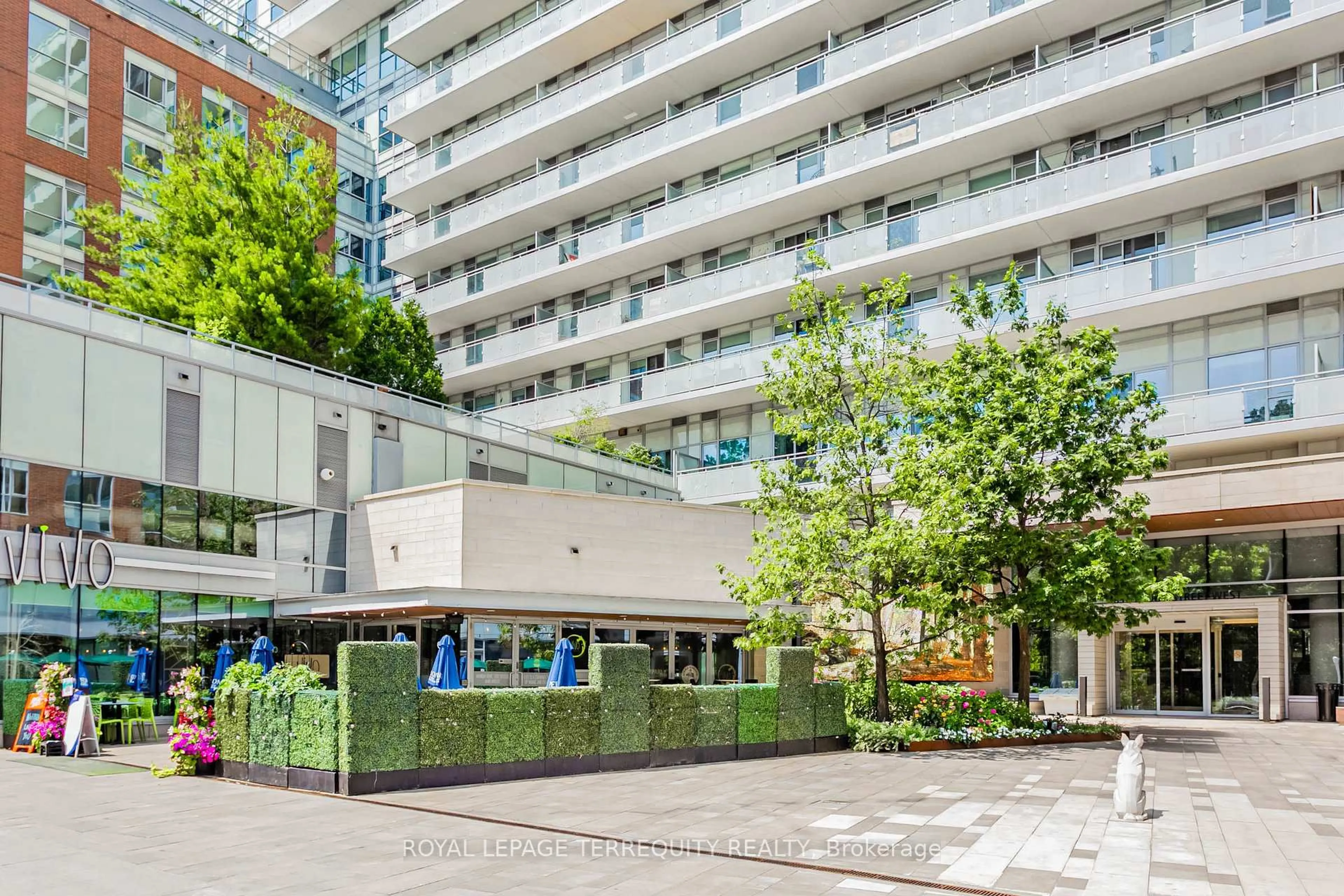 Patio, street for 1830 Bloor St #526, Toronto Ontario M6P 3K6