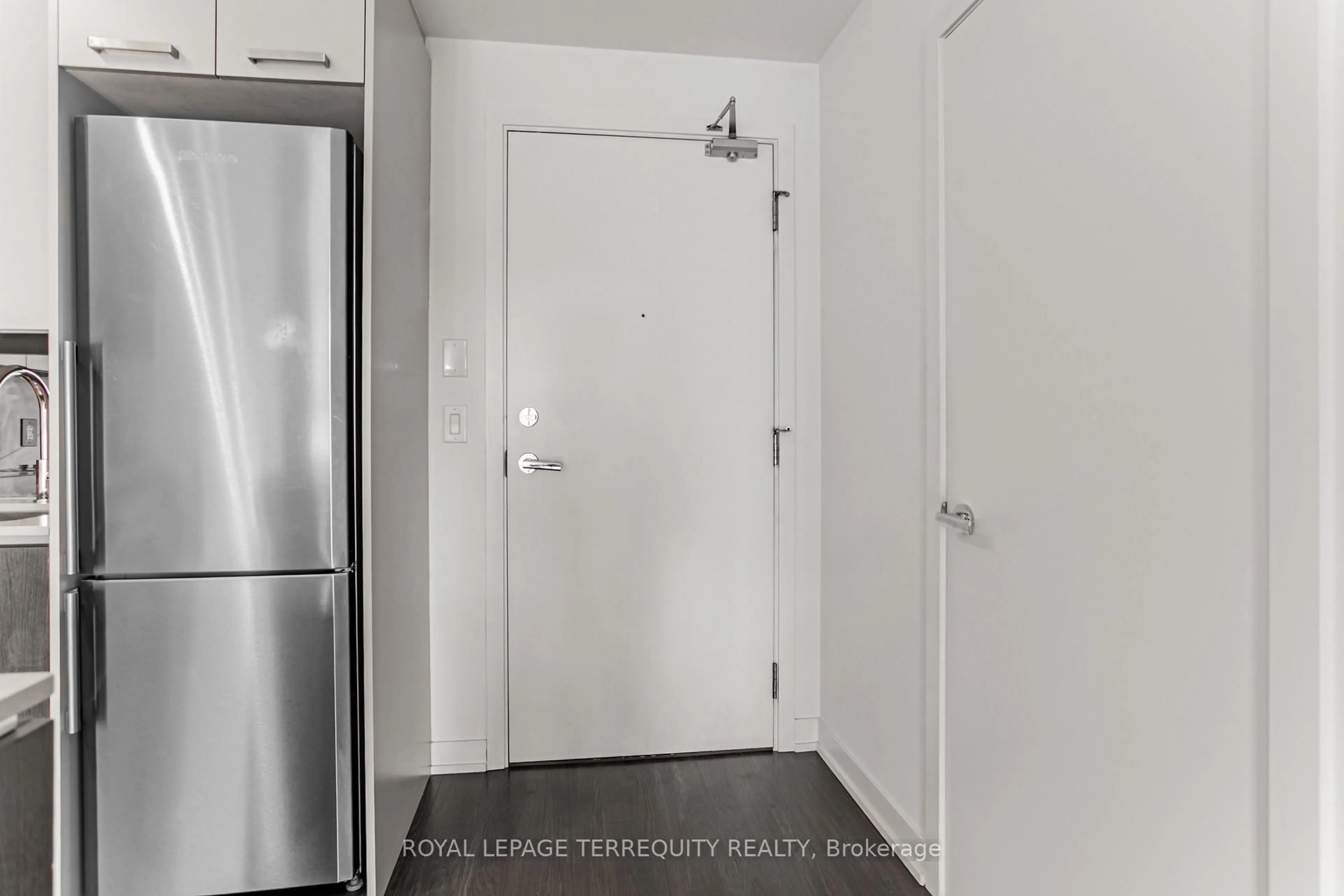 Indoor entryway for 1830 Bloor St #526, Toronto Ontario M6P 3K6