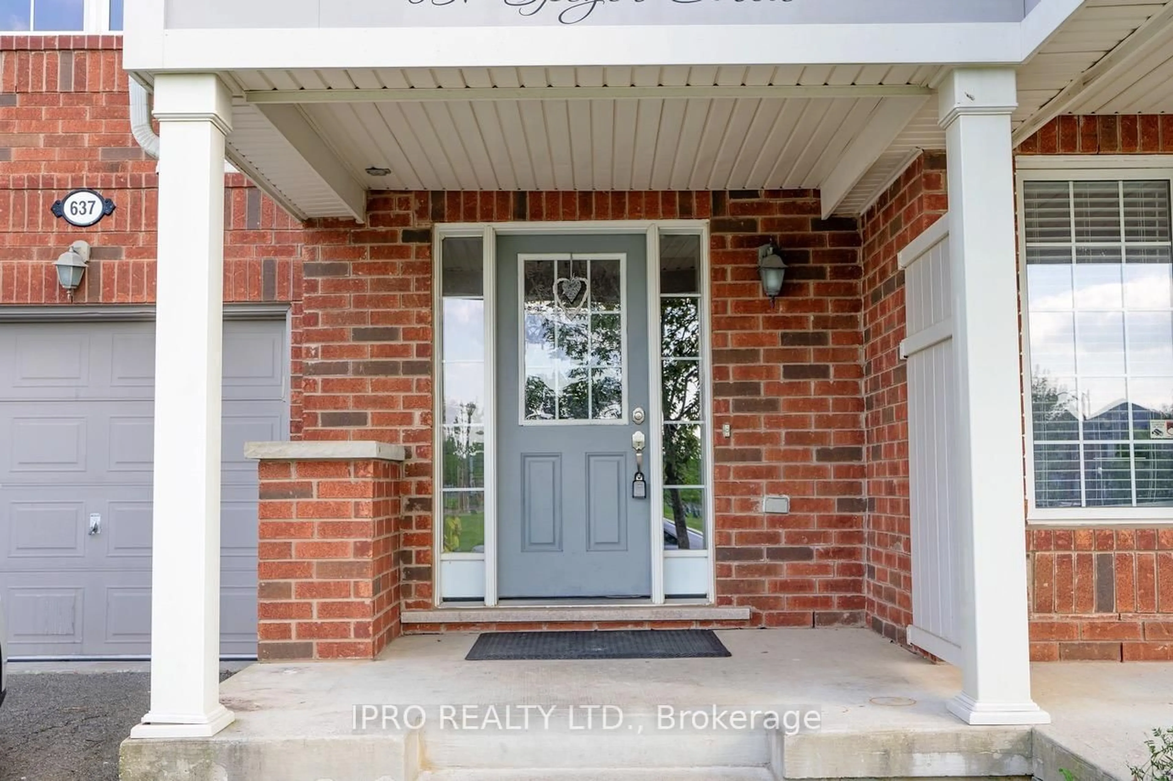 Indoor entryway for 637 Speyer Circ, Milton Ontario L9T 0Y1