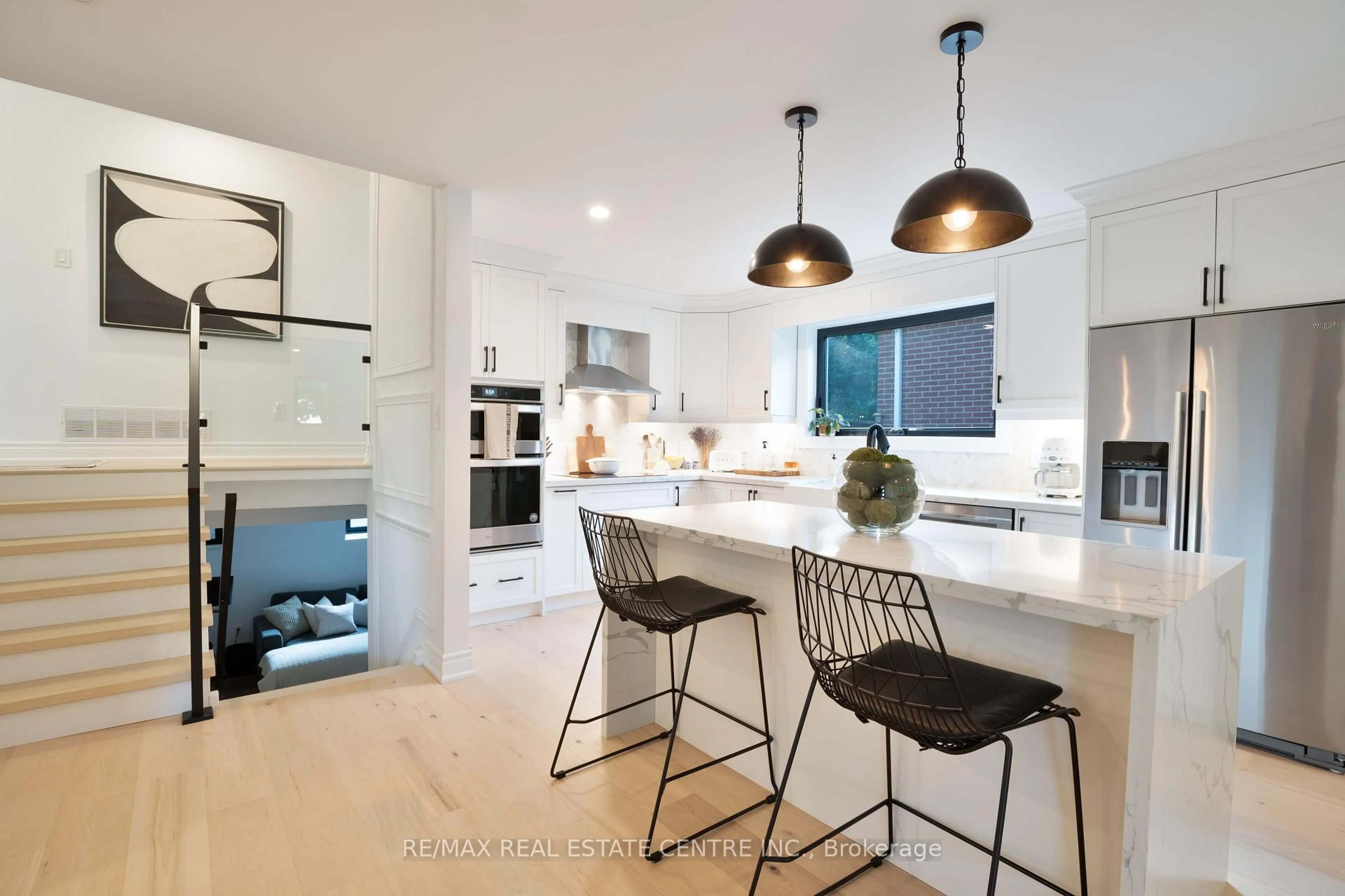 Contemporary kitchen, unknown for 2221 Wyandotte Dr, Oakville Ontario L6L 2T4