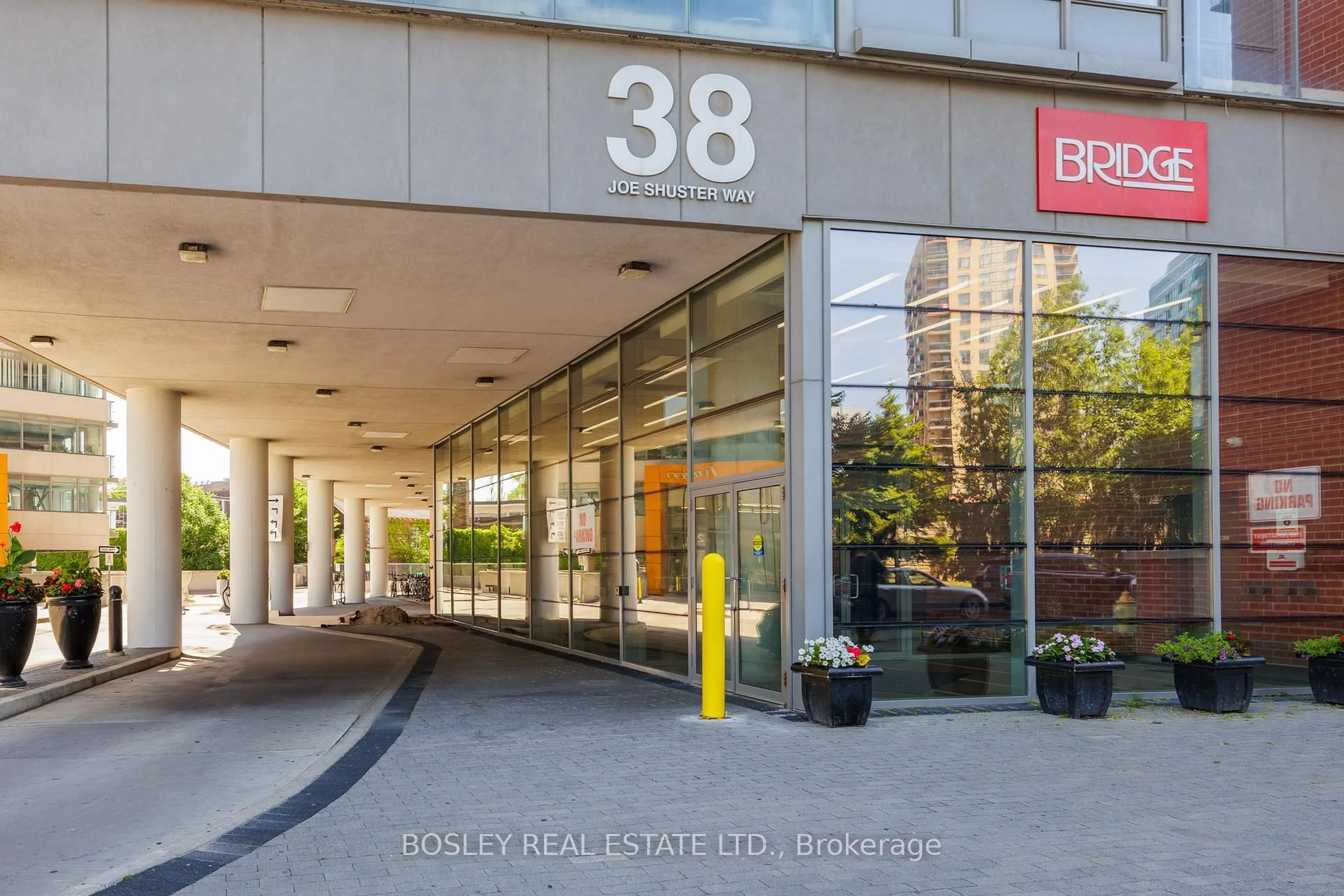 Indoor foyer for 38 Joe Shuster Way #604, Toronto Ontario M6K 0A5