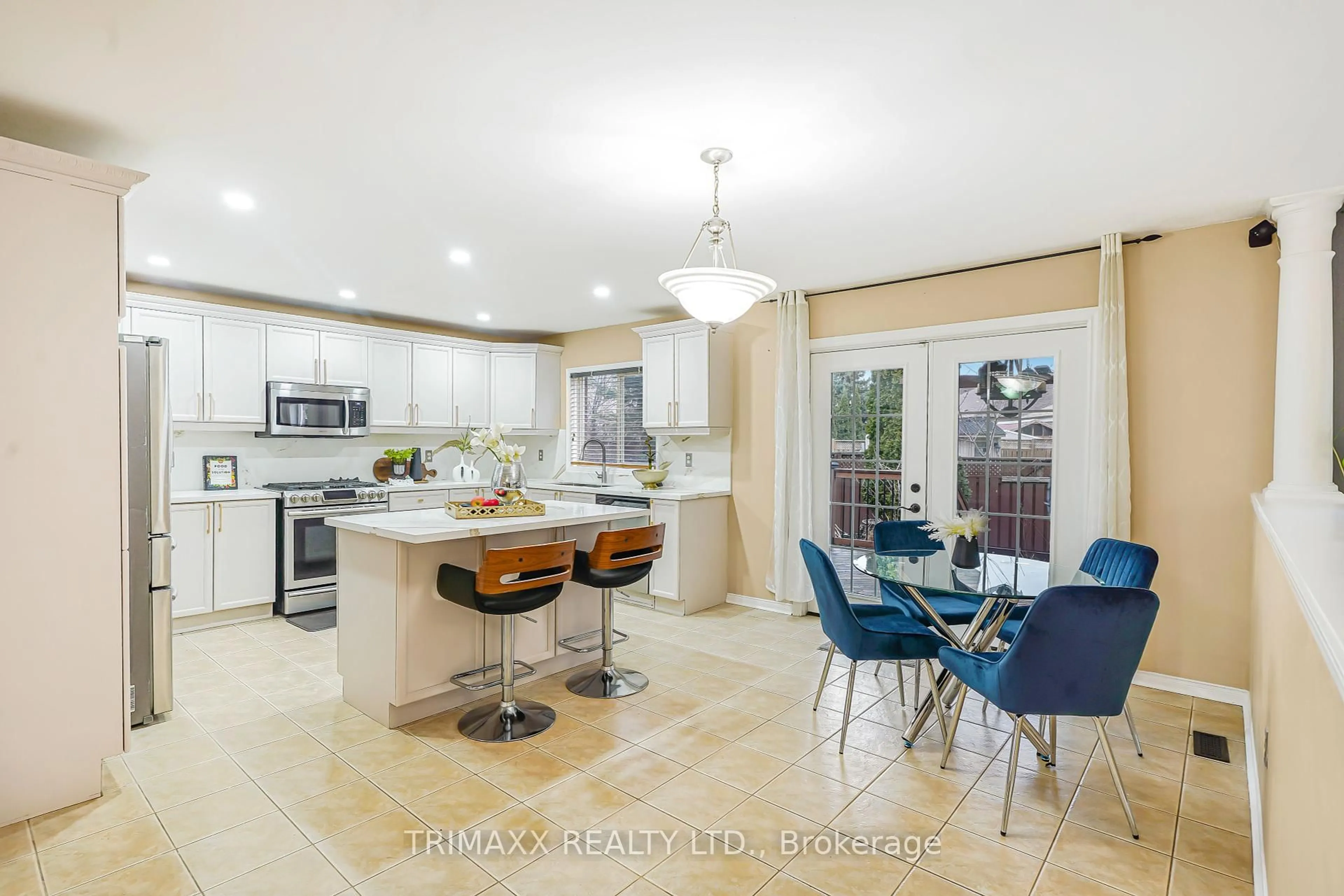 Open concept kitchen, ceramic/tile floor for 3 Turret Cres, Brampton Ontario L7A 2N9