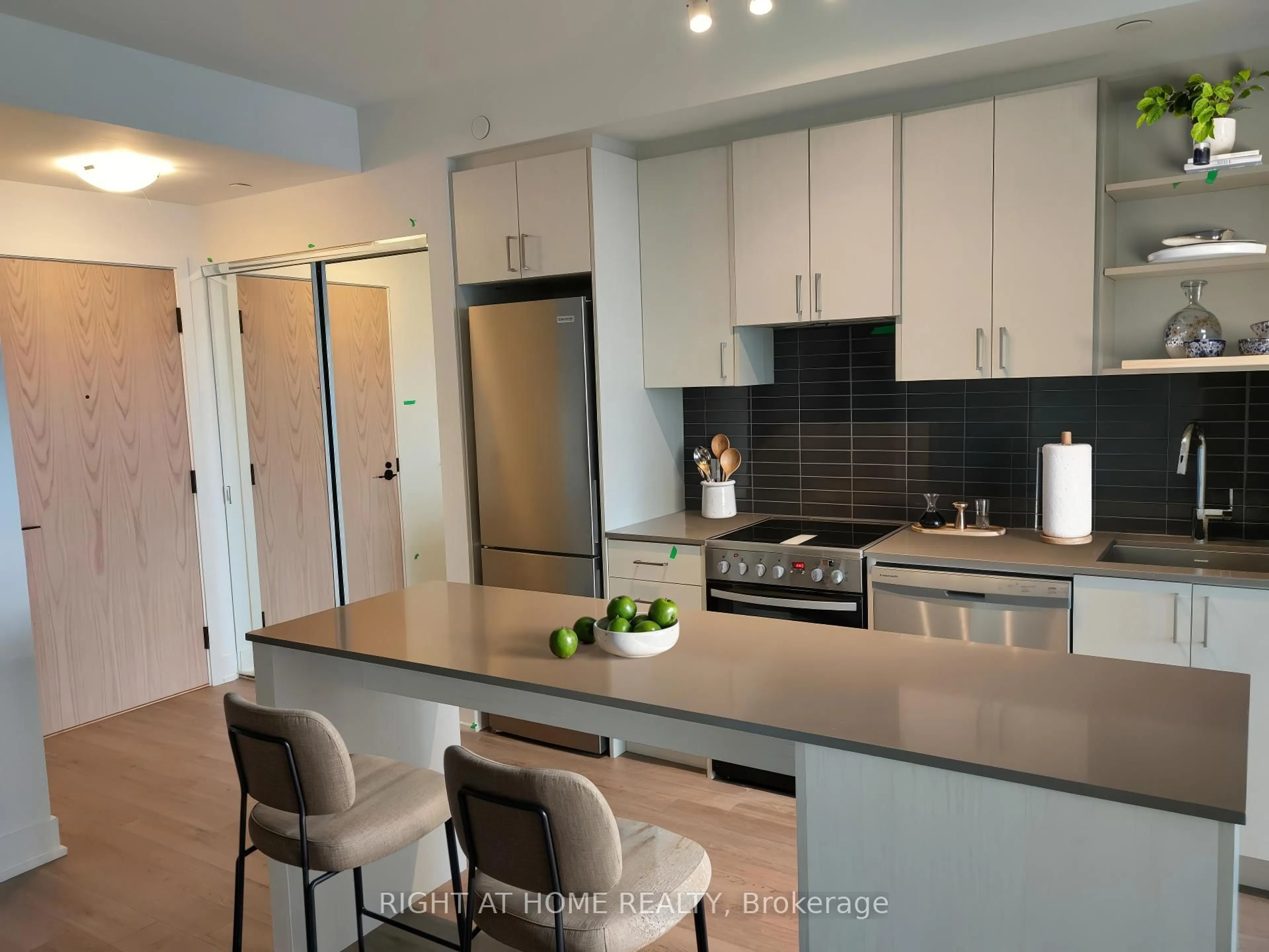 Open concept kitchen, unknown for 50 George Butchart Dr #625, Toronto Ontario M3K 0C9