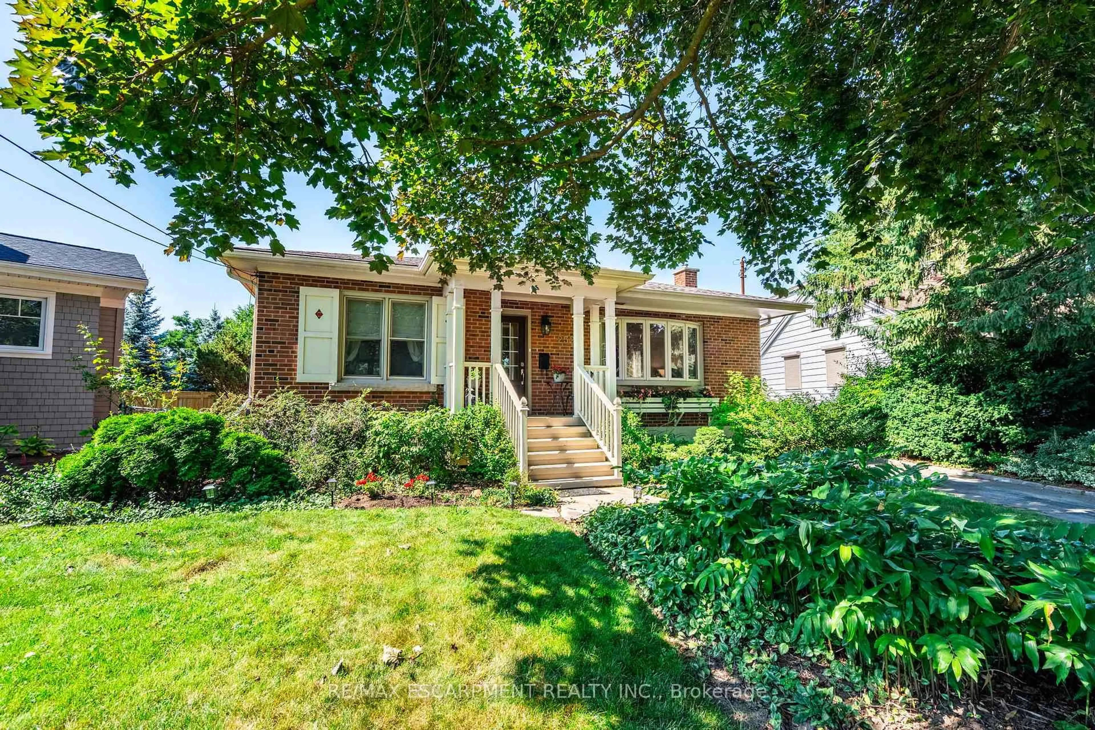 Home with brick exterior material, street for 2329 Sharron St, Burlington Ontario L7R 1W8