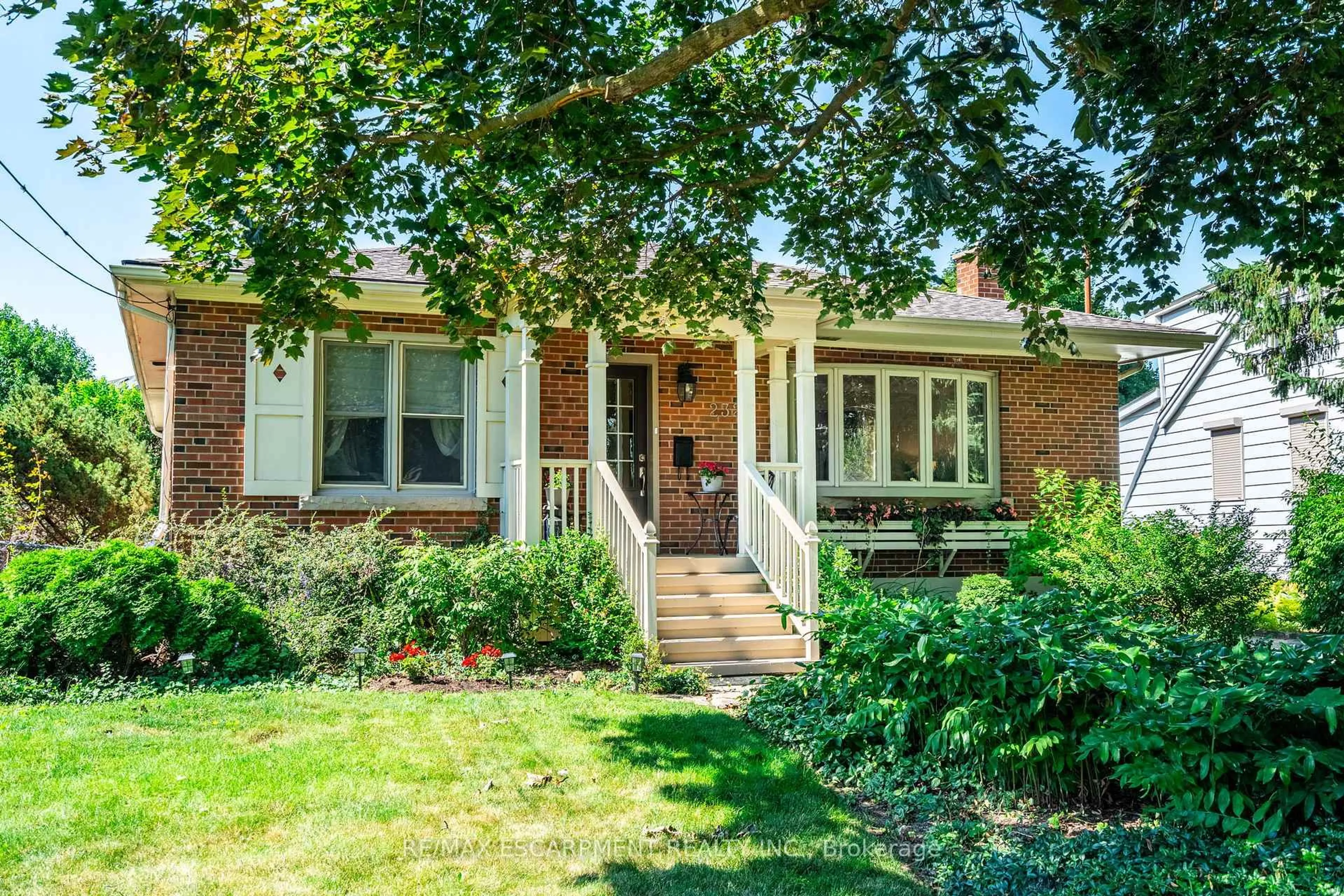 Home with brick exterior material, street for 2329 Sharron St, Burlington Ontario L7R 1W8