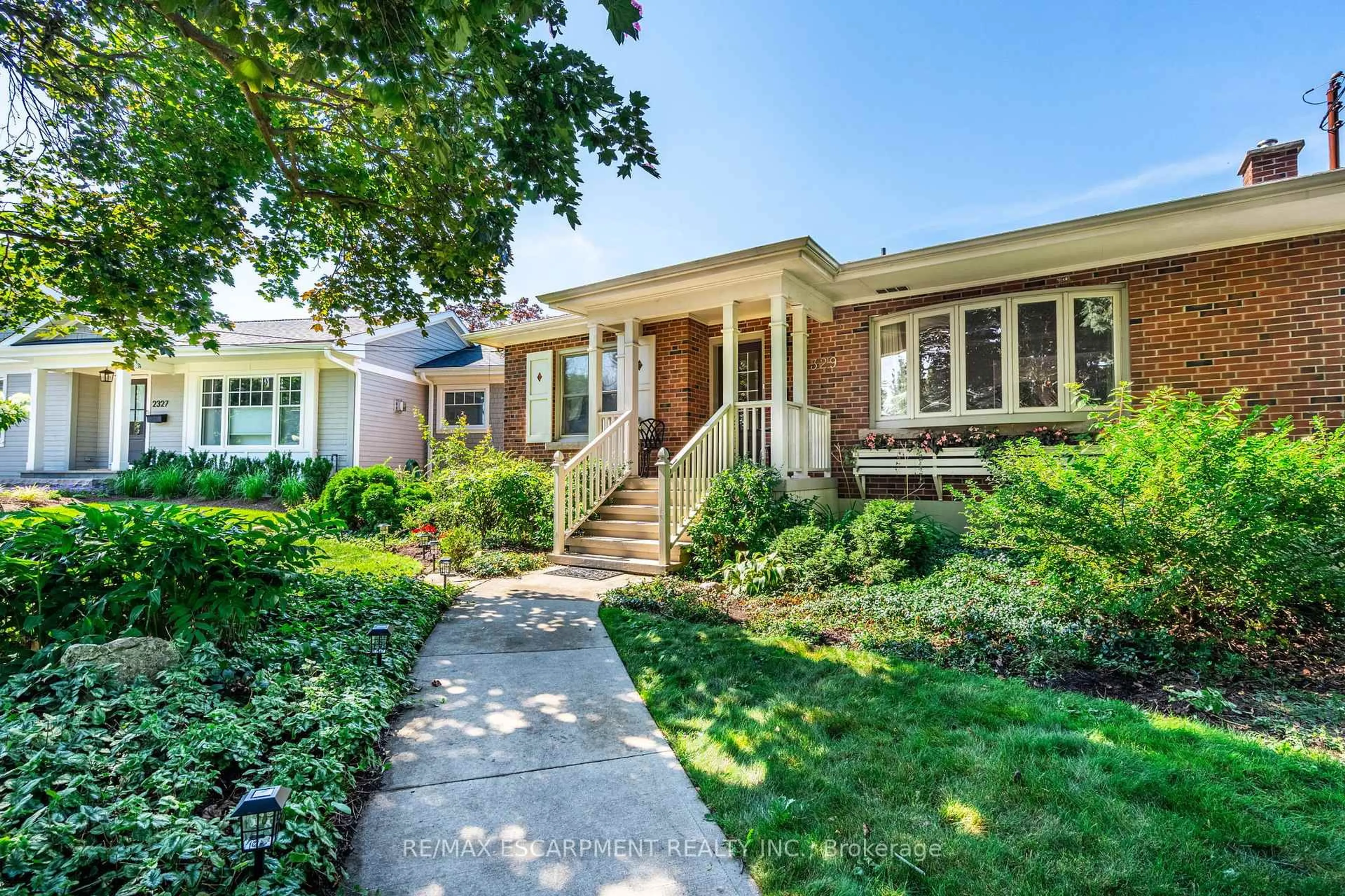 Home with brick exterior material, street for 2329 Sharron St, Burlington Ontario L7R 1W8