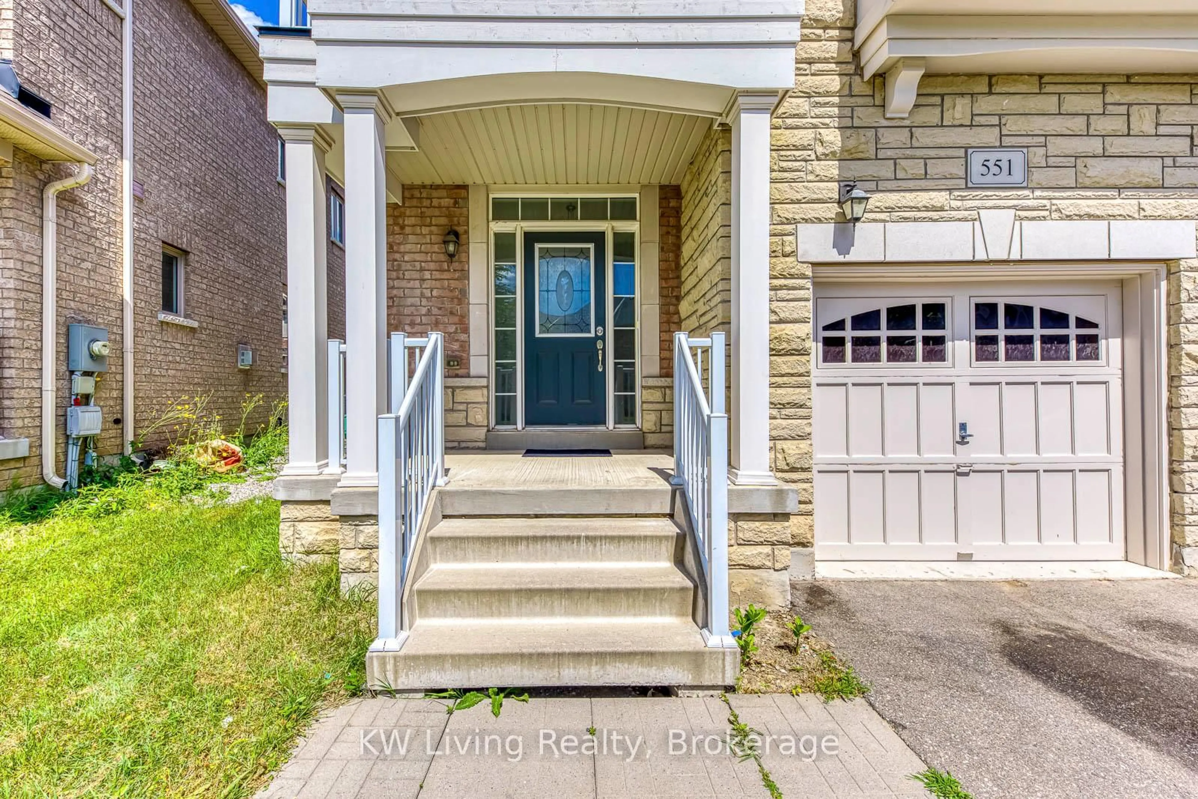Indoor entryway for 551 Settlers Rd, Oakville Ontario L6M 1N5