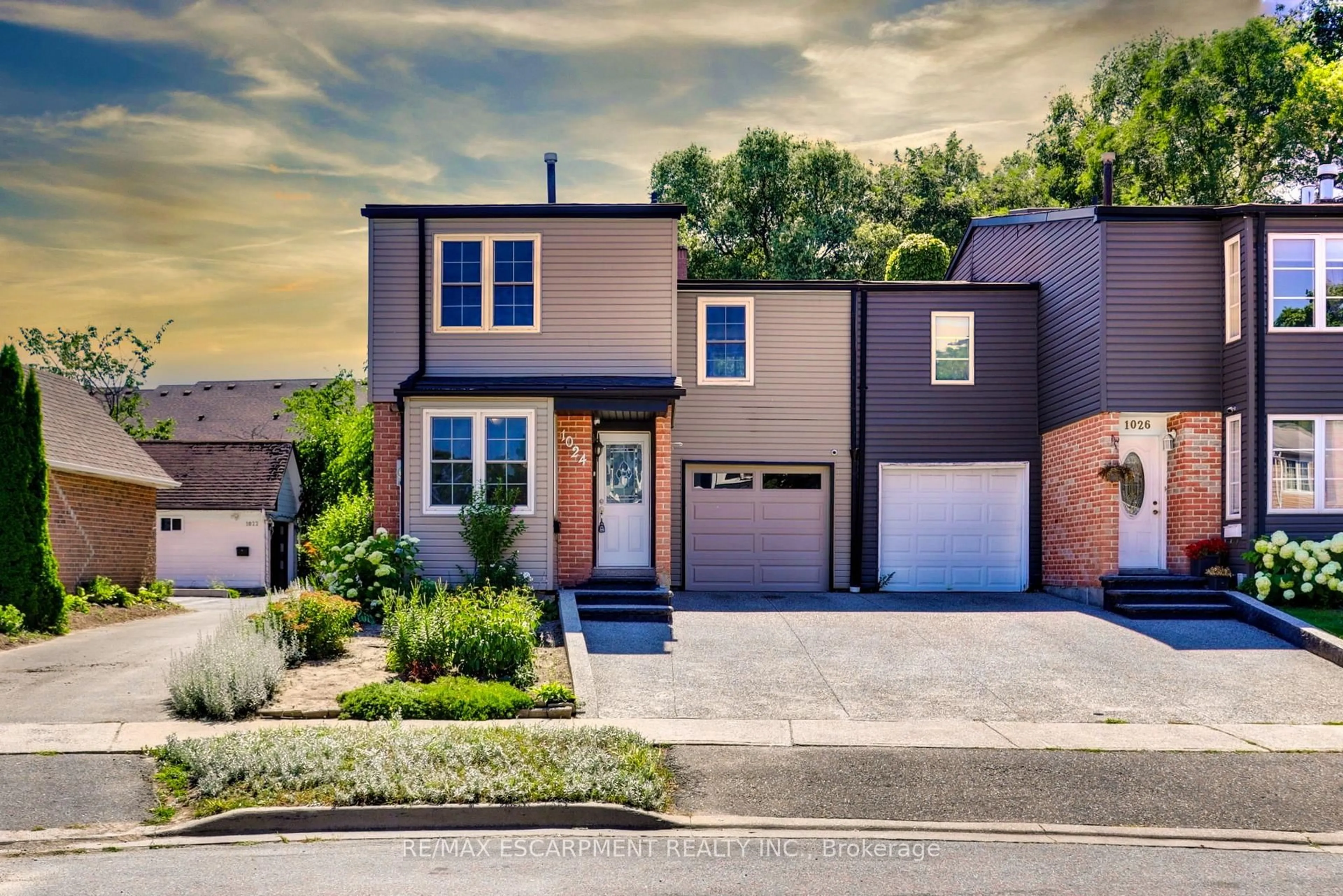 Home with brick exterior material, street for 1024 Zante Cres, Mississauga Ontario L5J 4M8