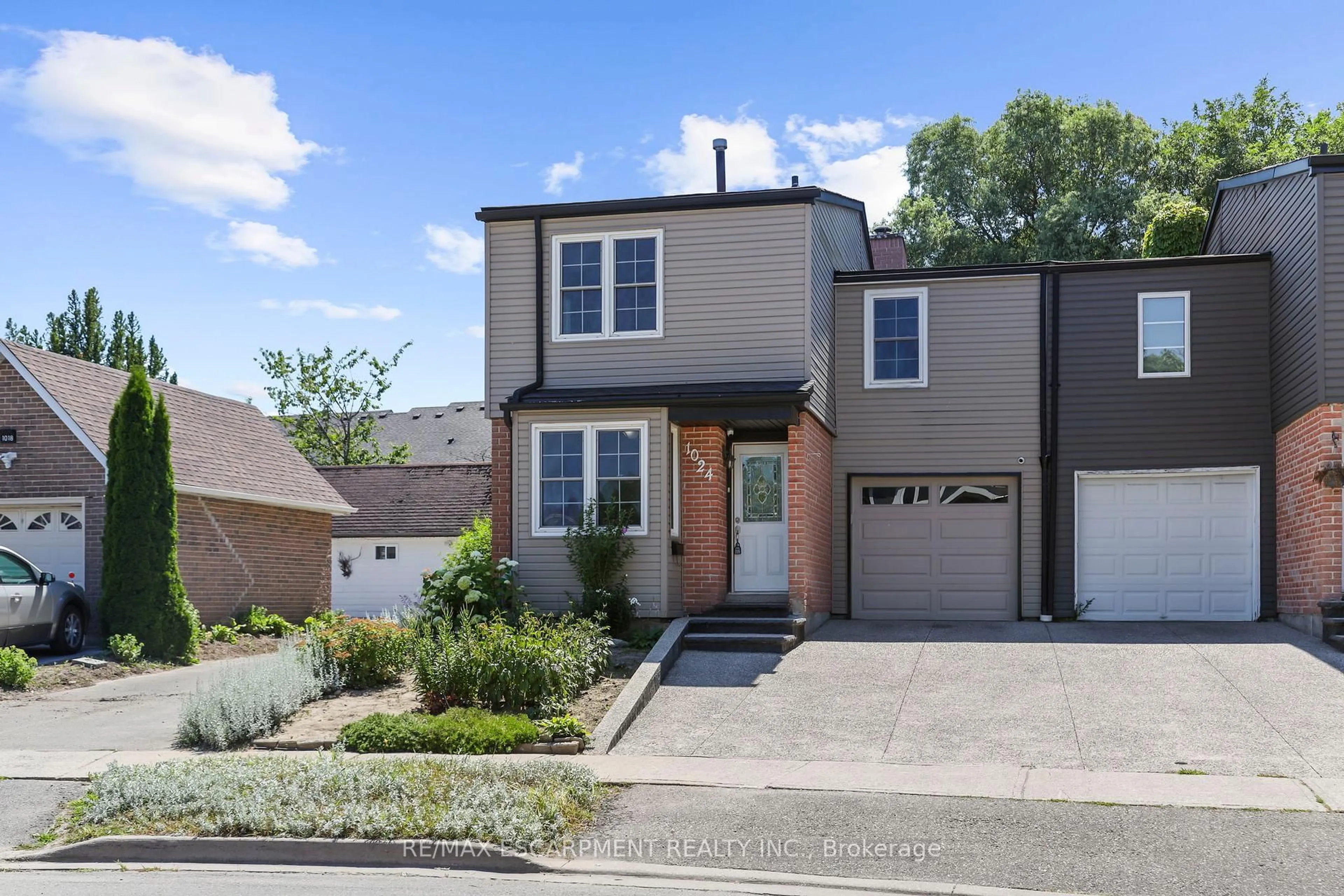Home with brick exterior material, street for 1024 Zante Cres, Mississauga Ontario L5J 4M8