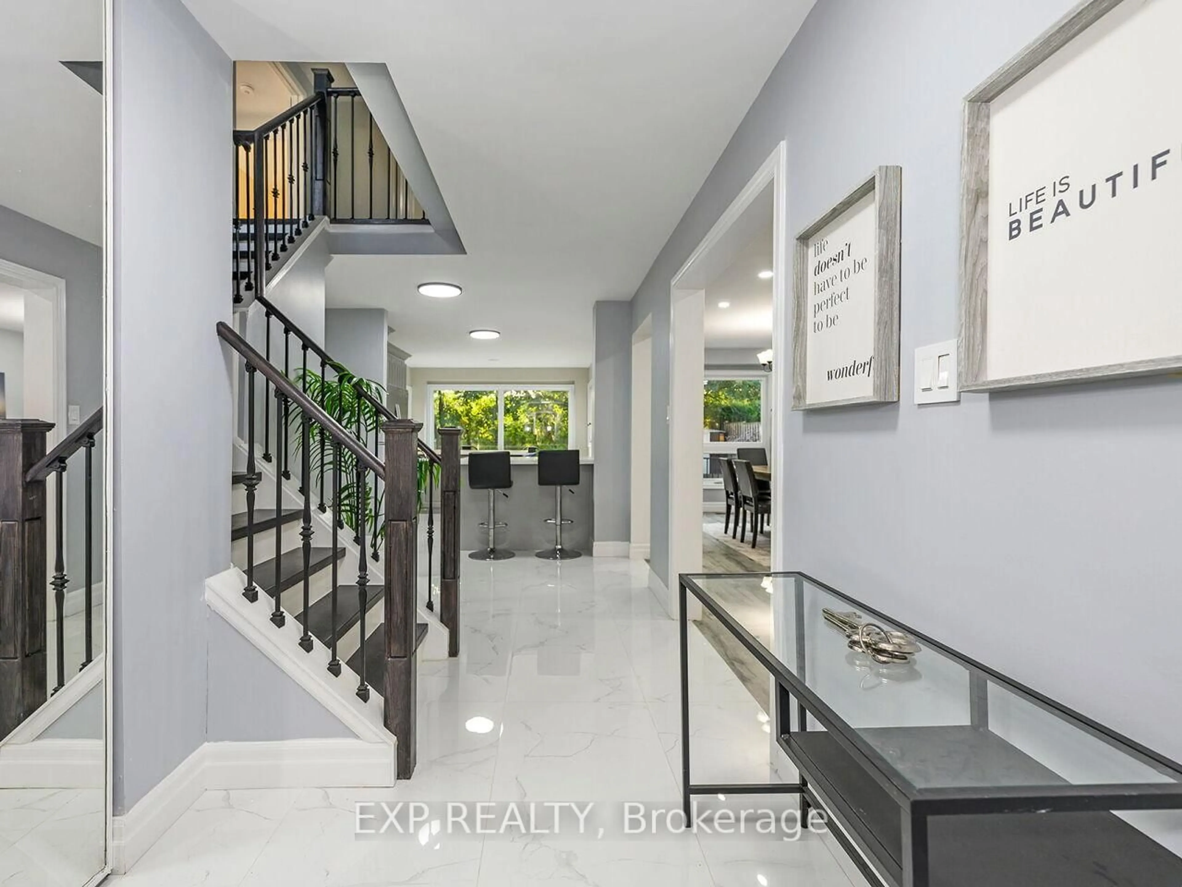 Indoor entryway for 3101 Tours Rd, Mississauga Ontario L5N 3H9