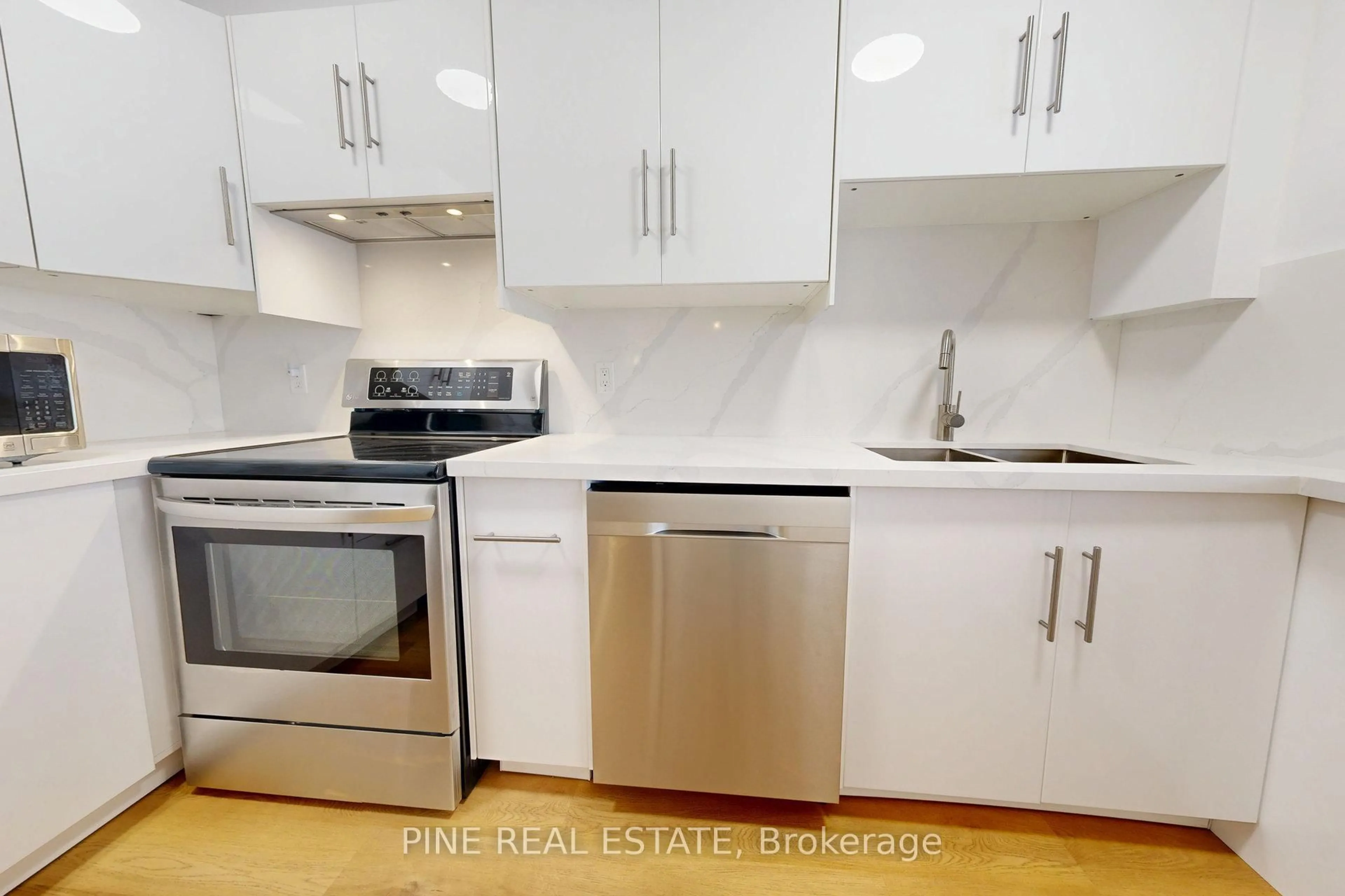 Standard kitchen, wood/laminate floor for 155 Marlee Ave #2307, Toronto Ontario M6B 4B5