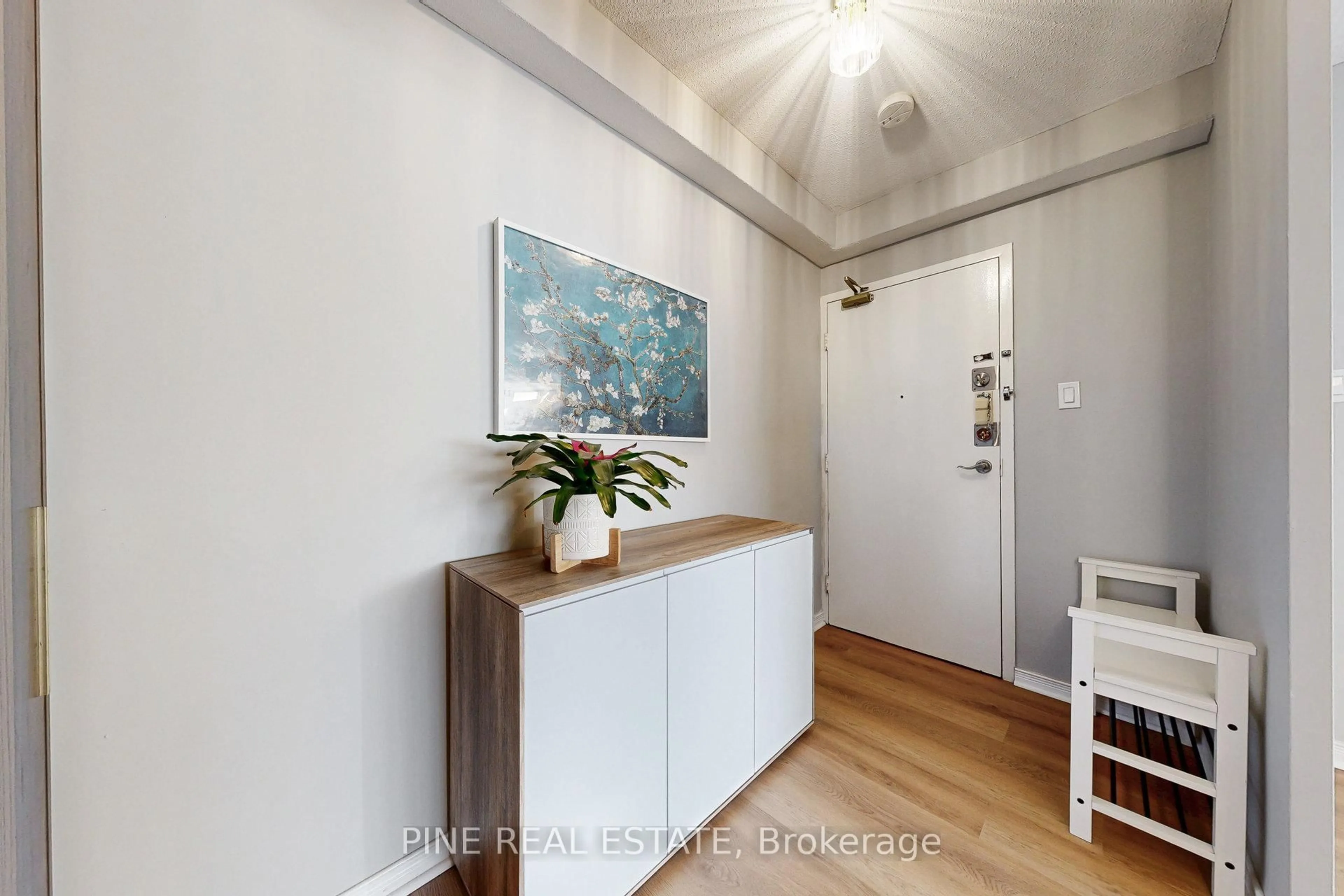 Indoor entryway for 155 Marlee Ave #2307, Toronto Ontario M6B 4B5