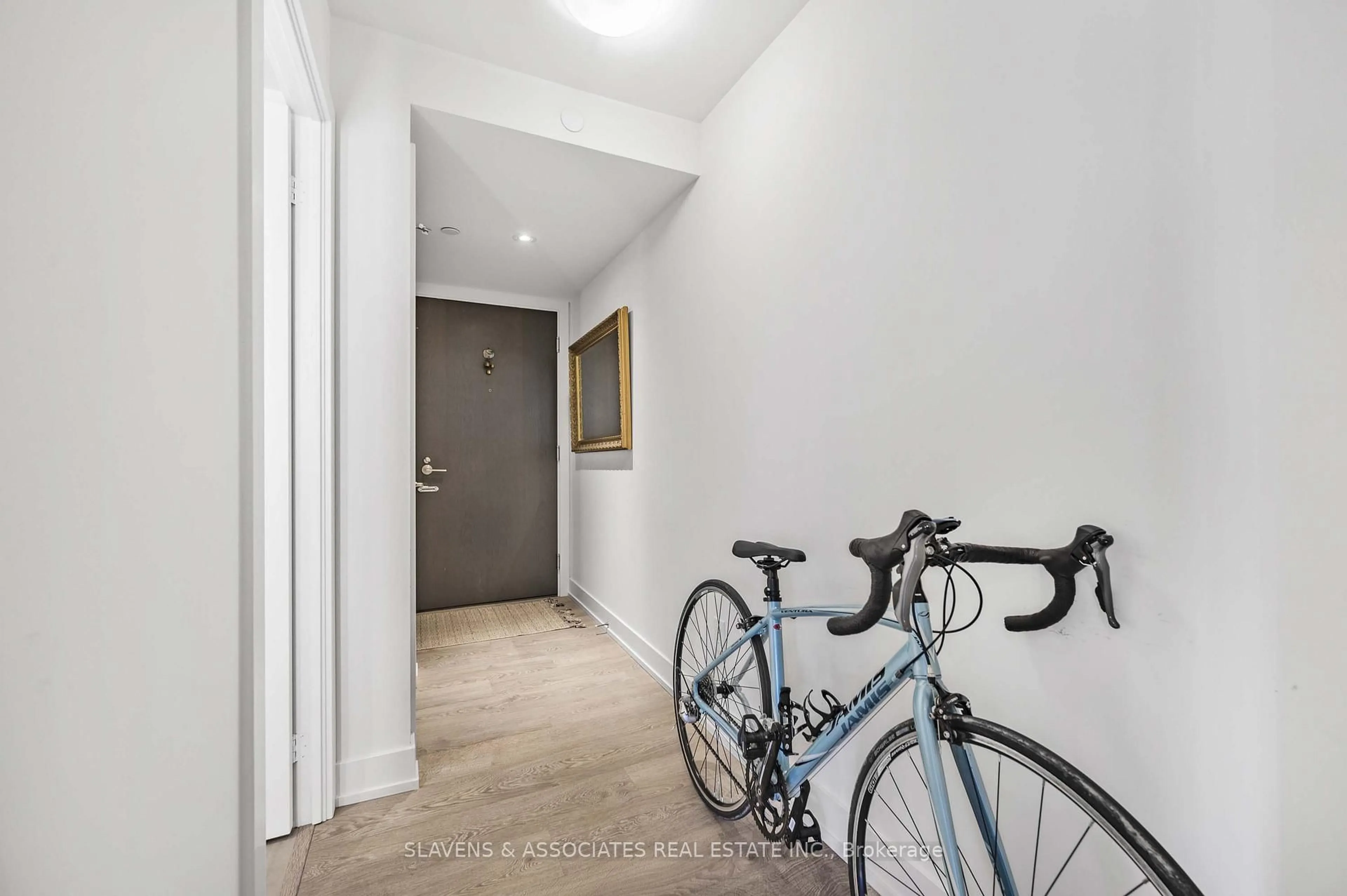 Indoor entryway for 5 Mabelle Ave #2633, Toronto Ontario M9A 0E1