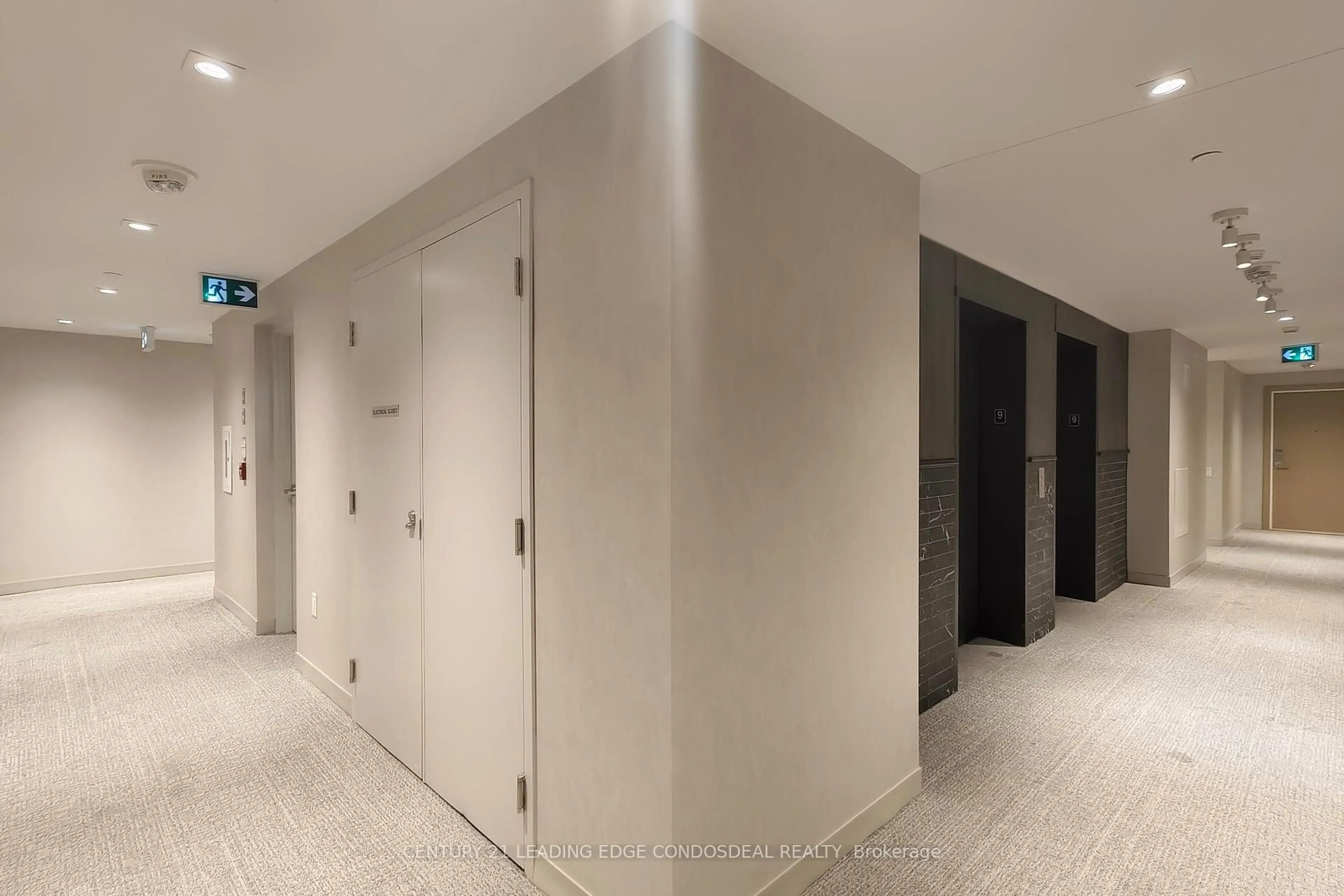 Indoor foyer for 1195 The Queensway St #907, Toronto Ontario M8Z 0H1