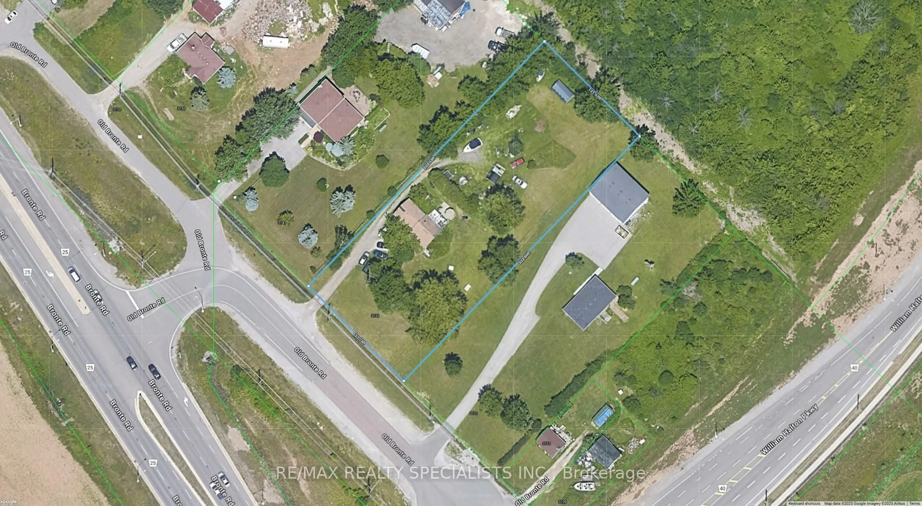 A pic from outside/outdoor area/front of a property/back of a property/a pic from drone, street for 3131 Old Bronte Rd, Oakville Ontario L6M 4J3