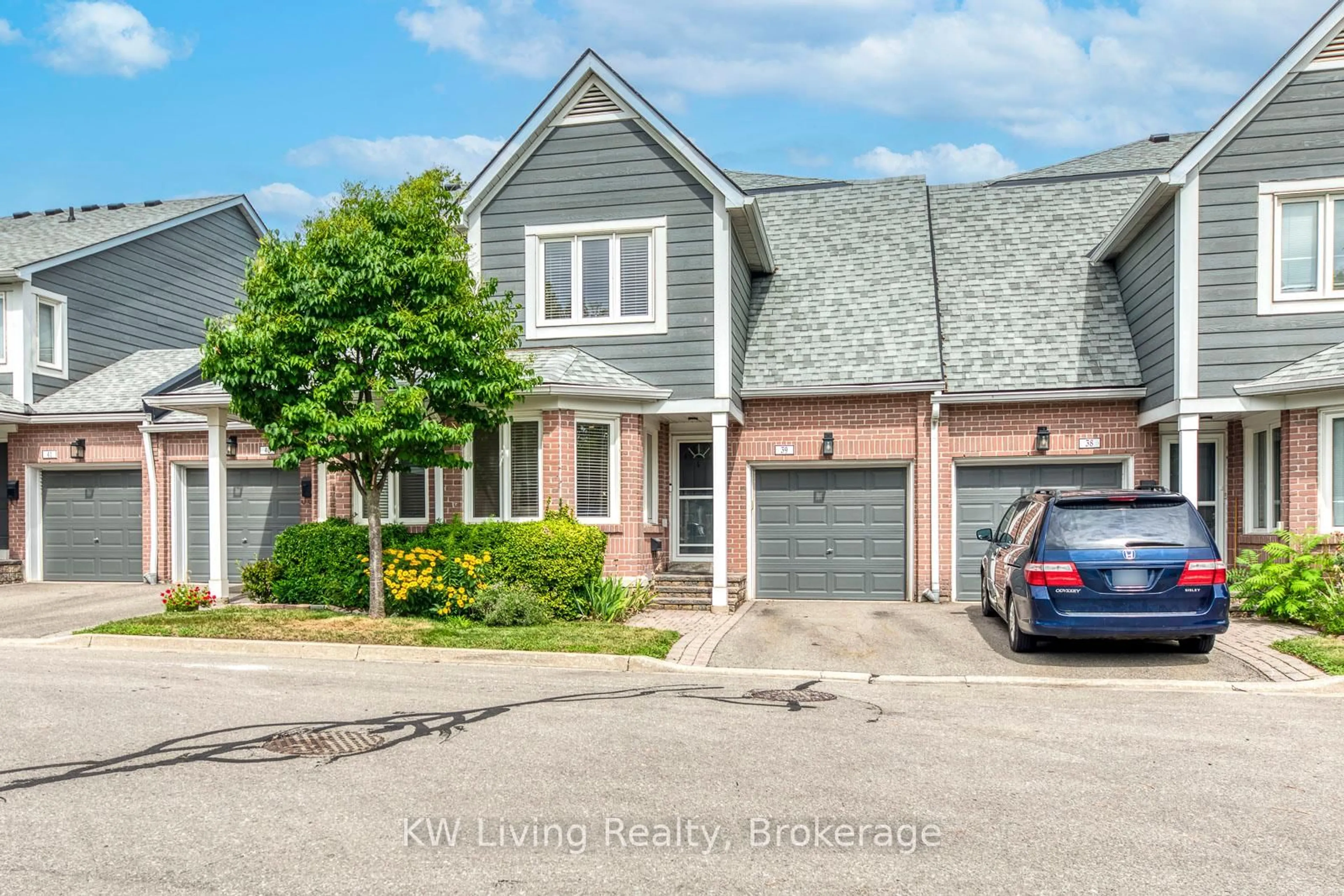 A pic from outside/outdoor area/front of a property/back of a property/a pic from drone, street for 2205 South Millway #39, Mississauga Ontario L5L 3T2