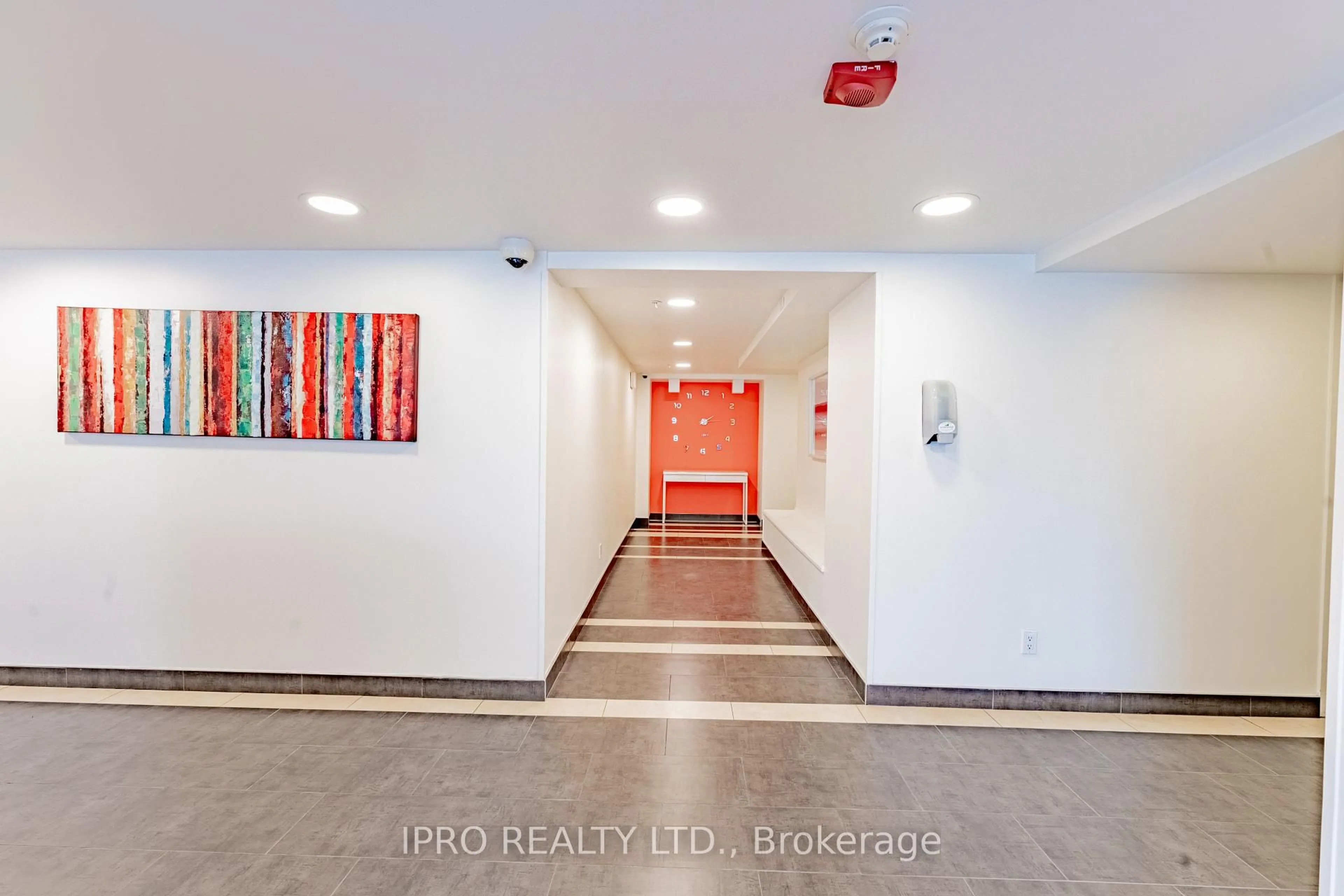 Indoor foyer for 15 James Finlay Way #625, Toronto Ontario M3M 0B3