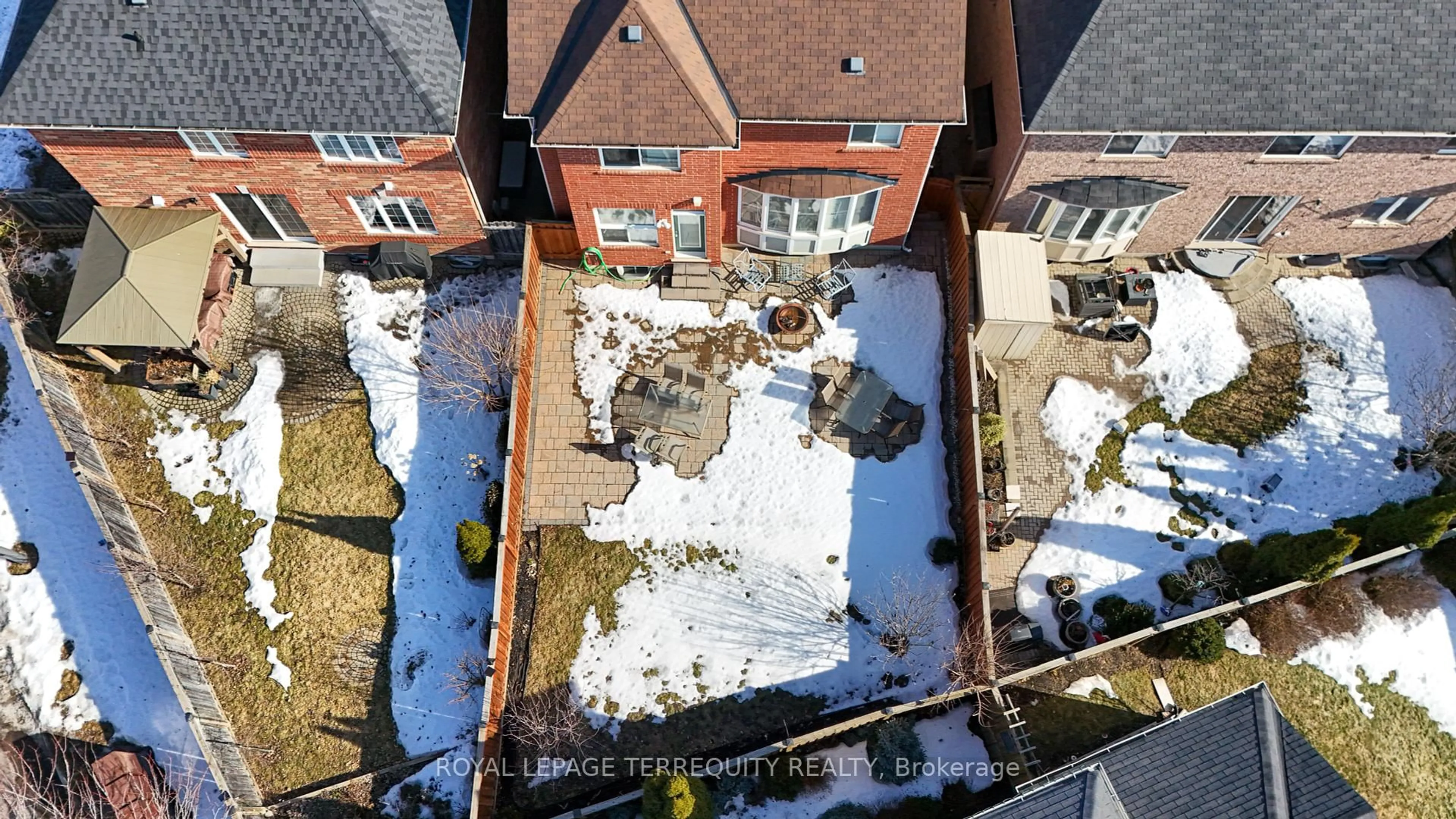 A pic from outside/outdoor area/front of a property/back of a property/a pic from drone, unknown for 827 Wilks Landing, Milton Ontario L9T 0K9