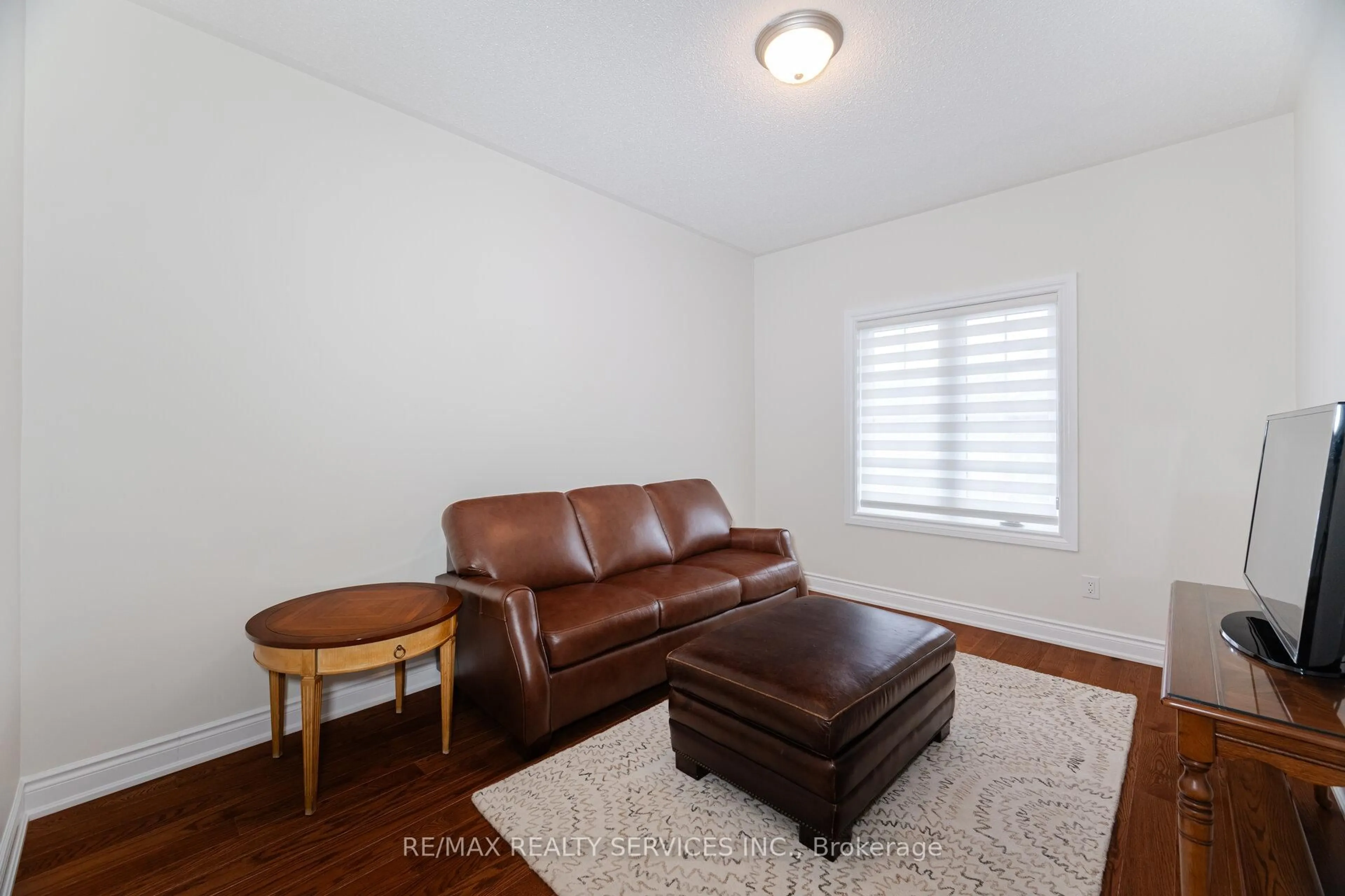 Living room with furniture, unknown for 3 Tuscany Lane, Brampton Ontario L6R 1W5