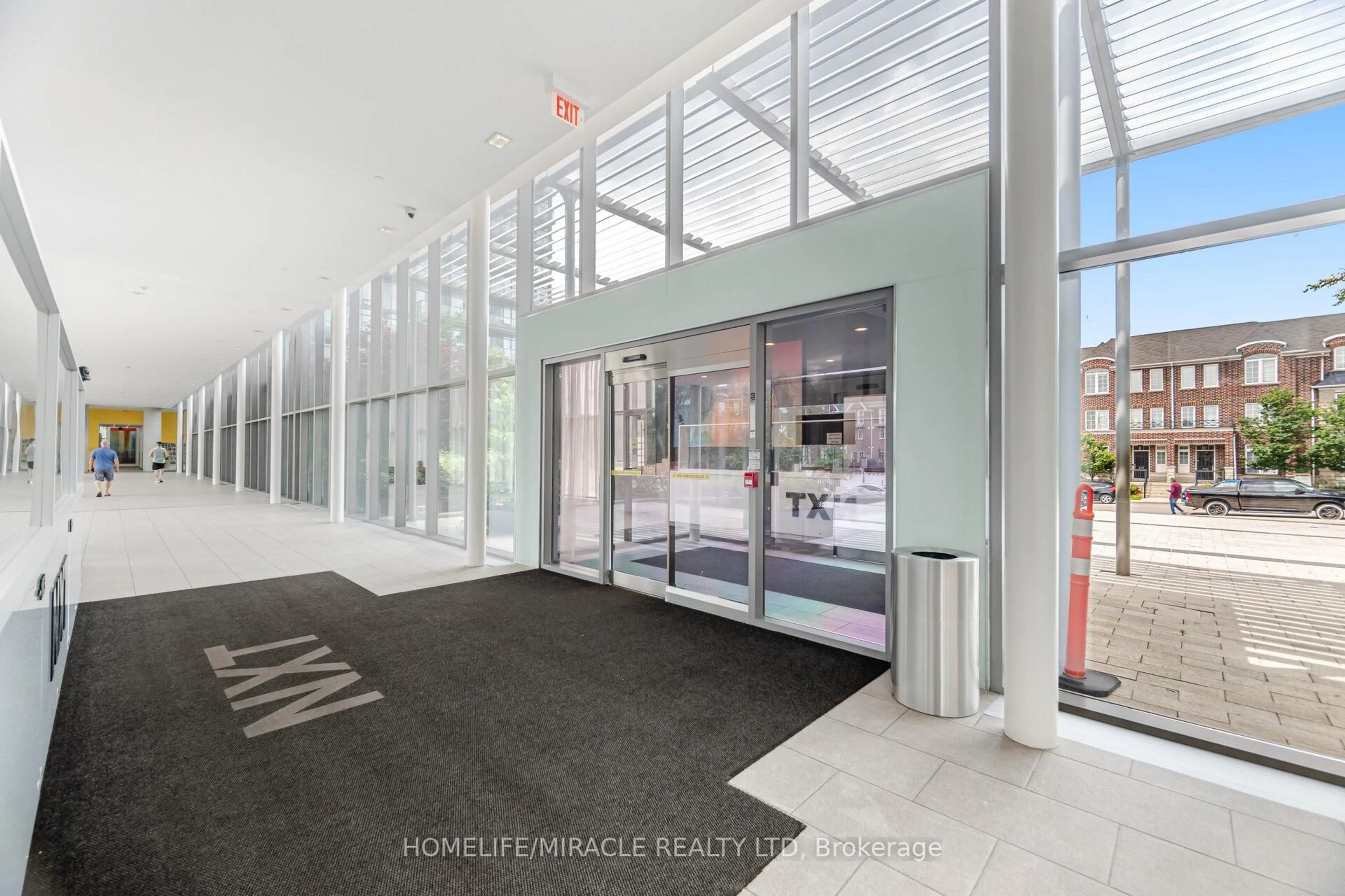 Indoor foyer for 105 The Queensway Ave #2413, Toronto Ontario M6S 5B5