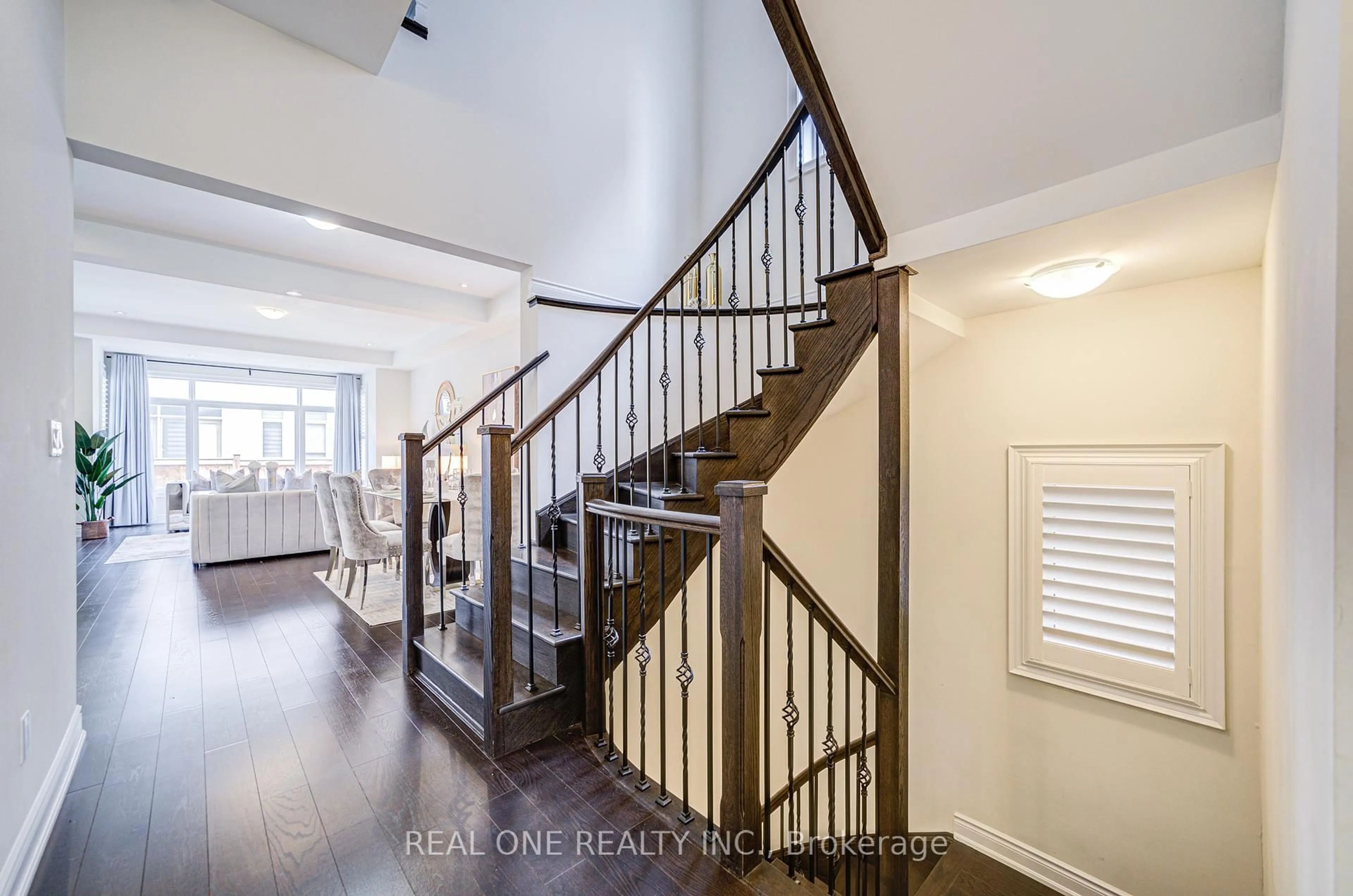Stairs for 93 Threshing Mill Blvd, Oakville Ontario L6H 0V6