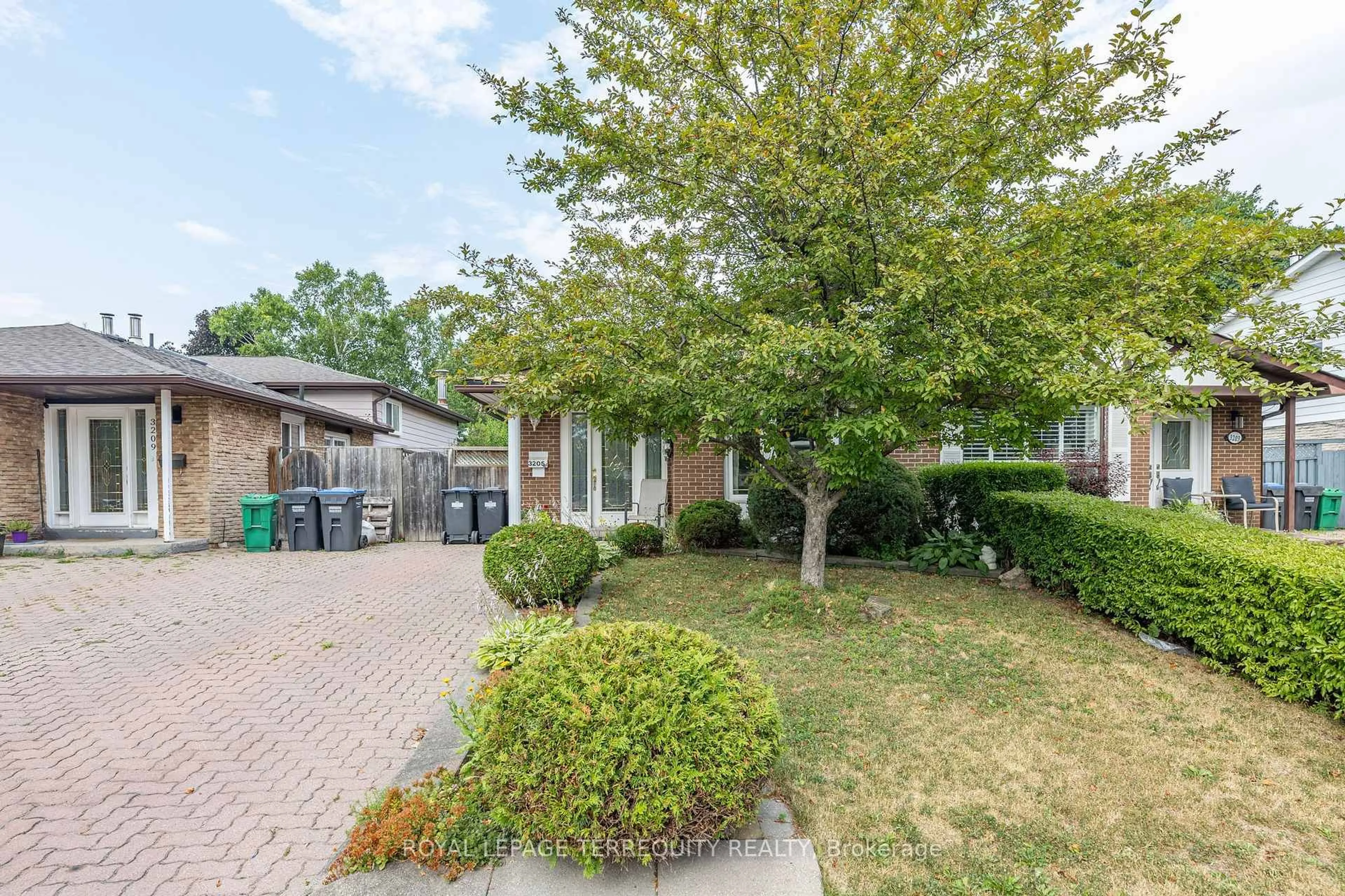 Unknown for 3205 Gwendale Cres, Mississauga Ontario L5A 3B6