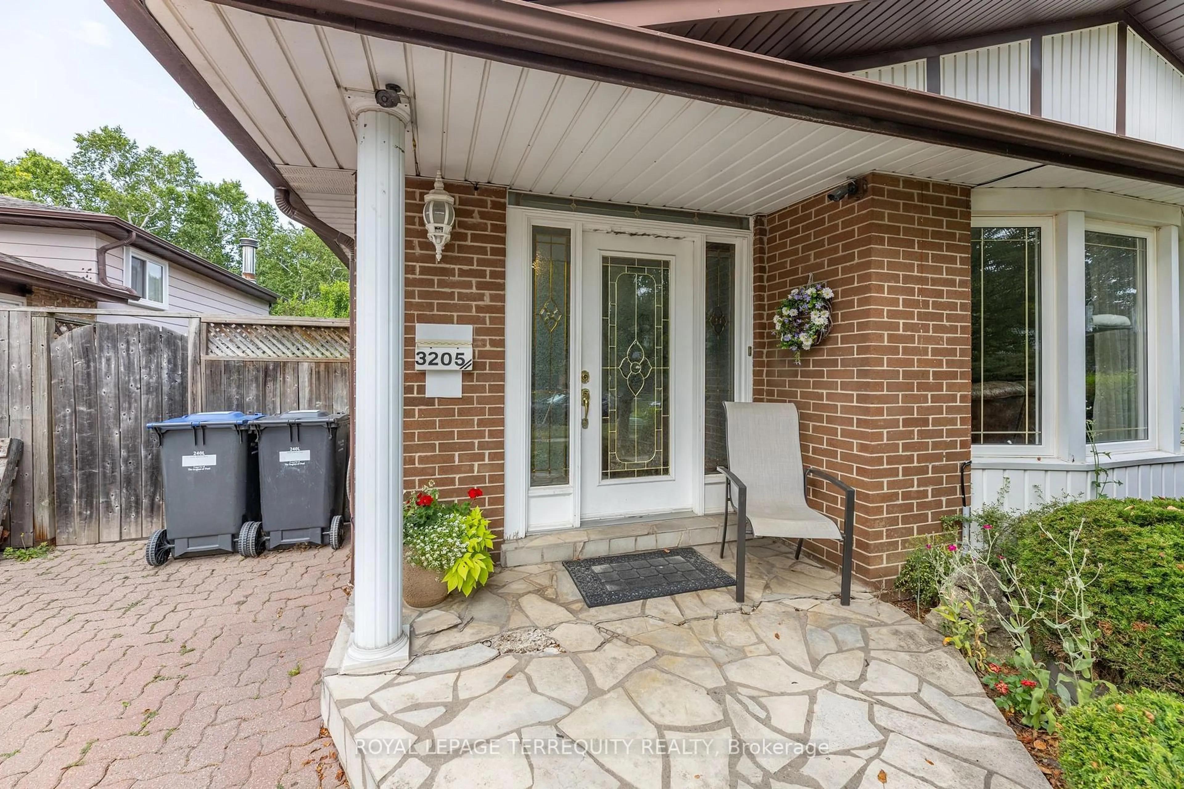 Unknown for 3205 Gwendale Cres, Mississauga Ontario L5A 3B6