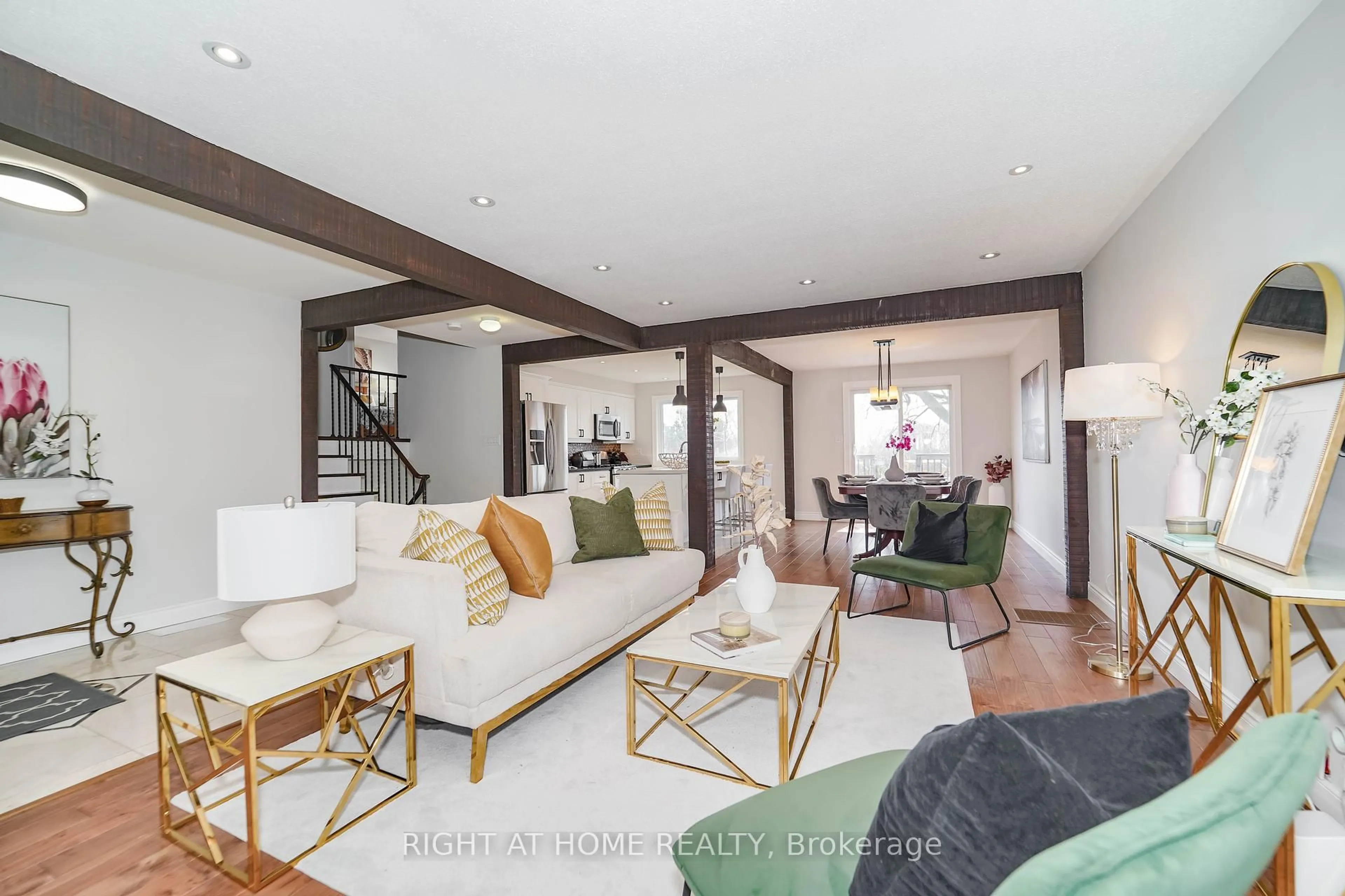Living room with furniture, unknown for 2396 Homelands Dr, Mississauga Ontario L5K 1H2
