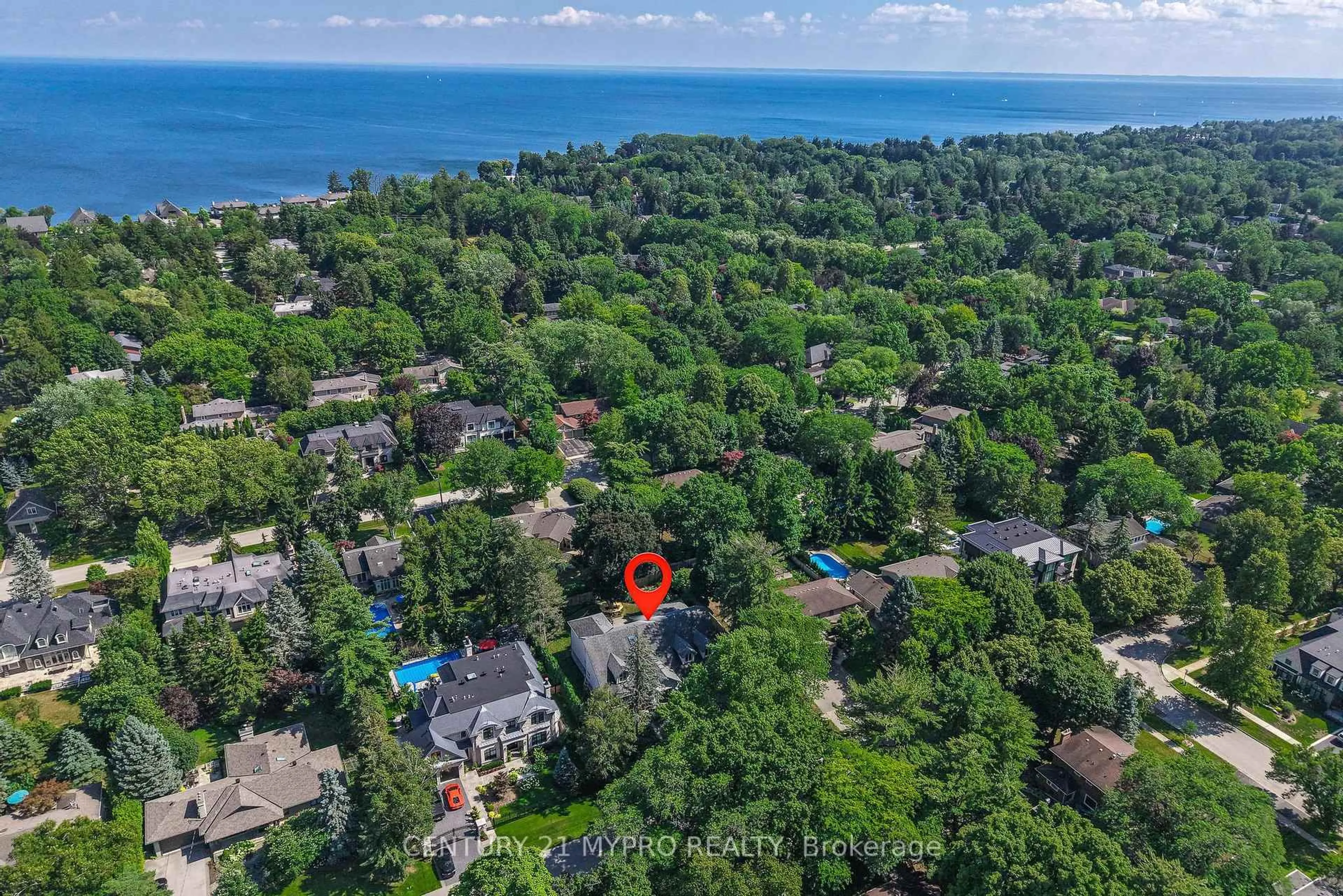 A pic from outside/outdoor area/front of a property/back of a property/a pic from drone, water/lake/river/ocean view for 1508 Oakhill Dr, Oakville Ontario L6J 1Y5