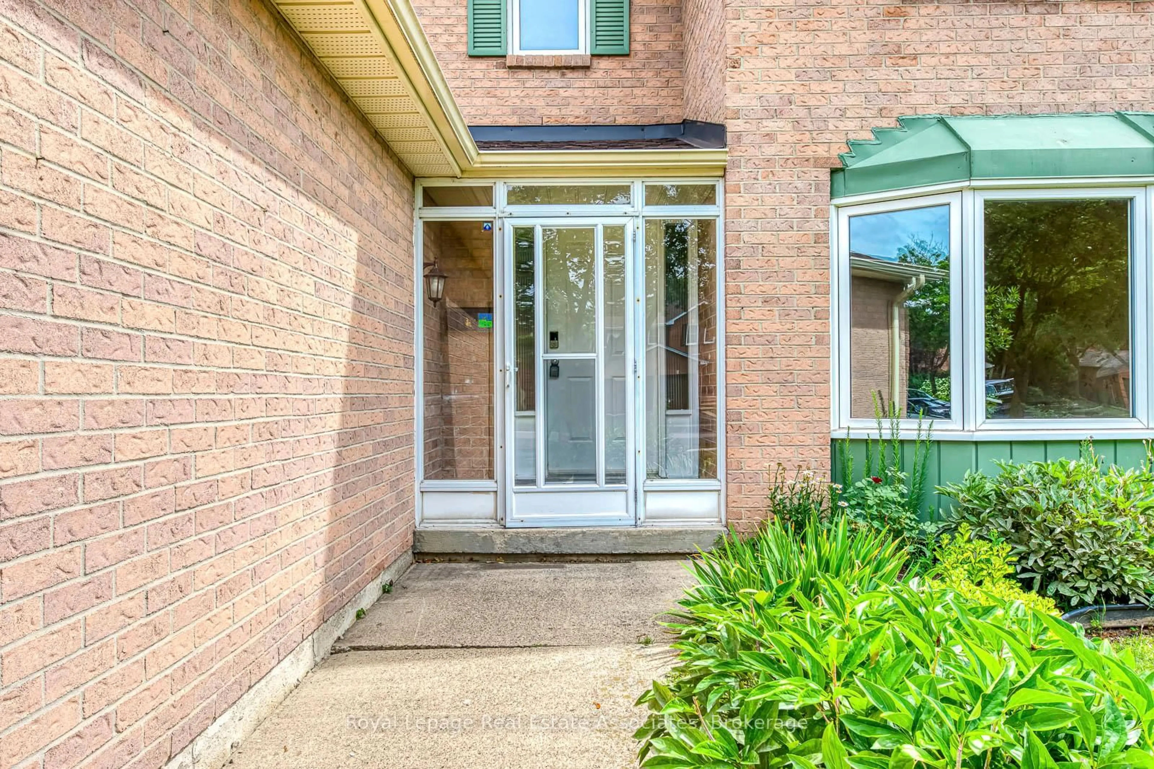 Unknown for 6487 Miller's Grve, Mississauga Ontario L5N 3E5