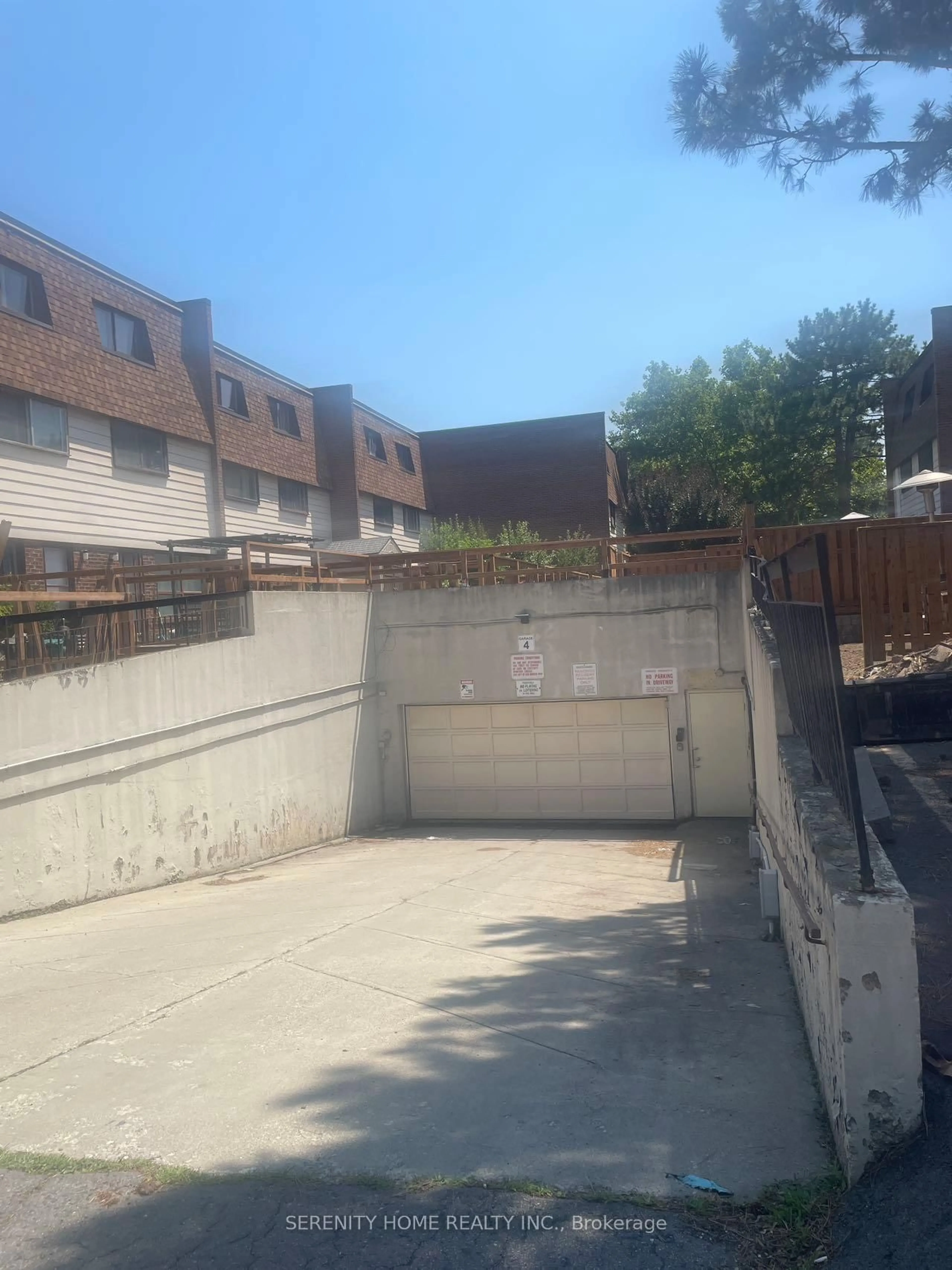 Patio, street for 180 Mississauga Valley Blvd #181, Mississauga Ontario L5A 3M2