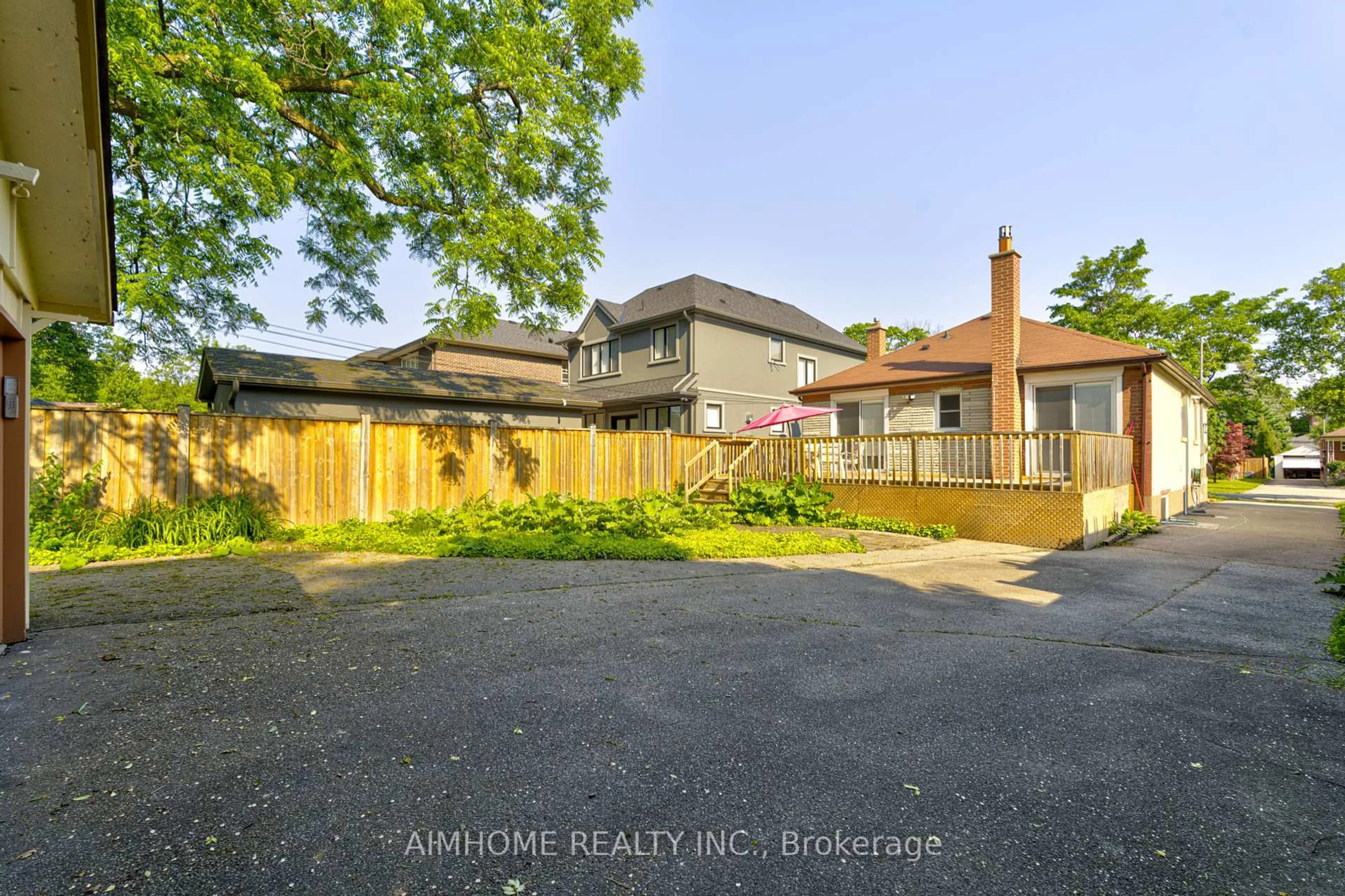 A pic from outside/outdoor area/front of a property/back of a property/a pic from drone, street for 97 Edgecroft Rd, Toronto Ontario M8Z 2C2