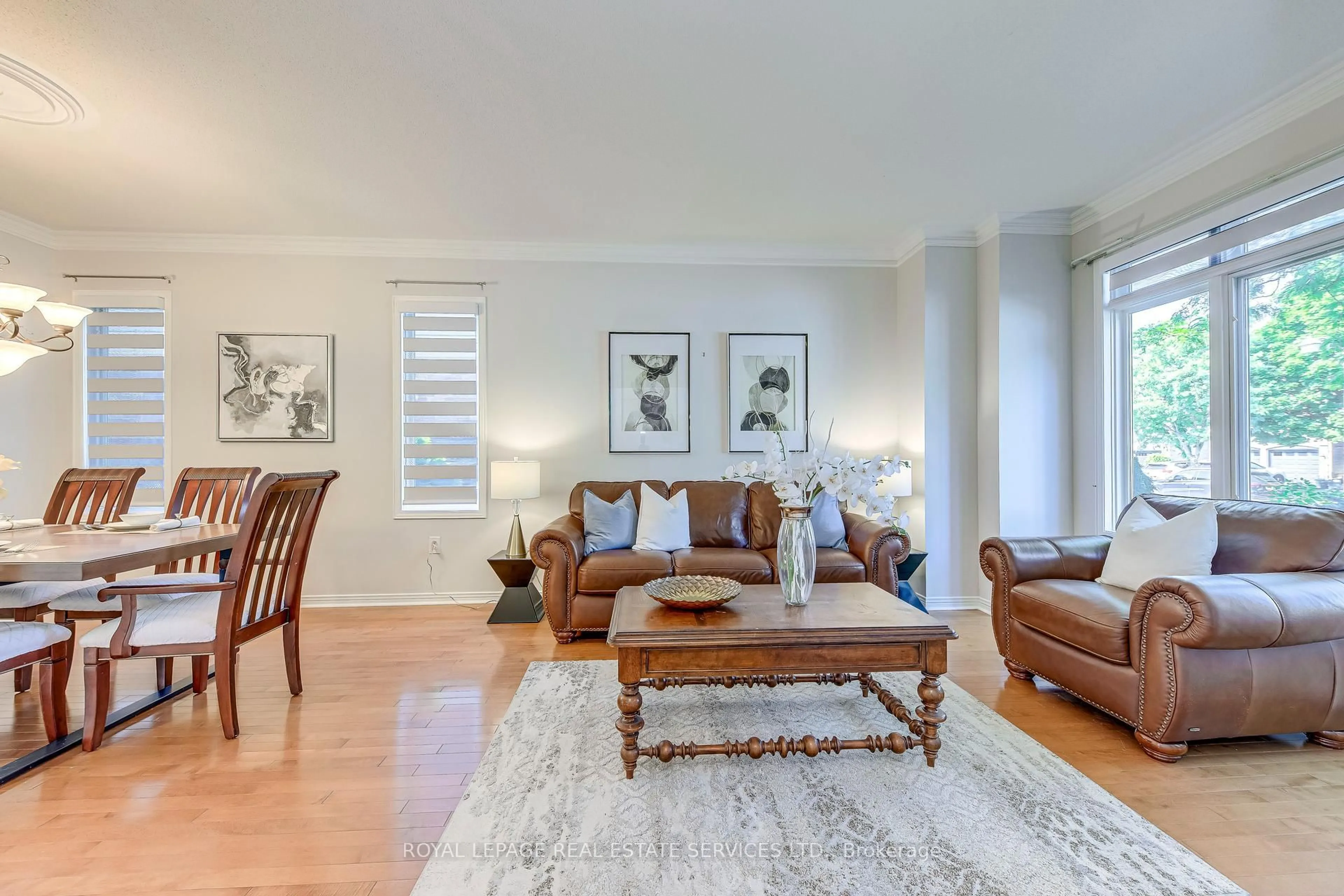 Living room with furniture, unknown for 2191 Turnberry Rd, Burlington Ontario L7M 4P9
