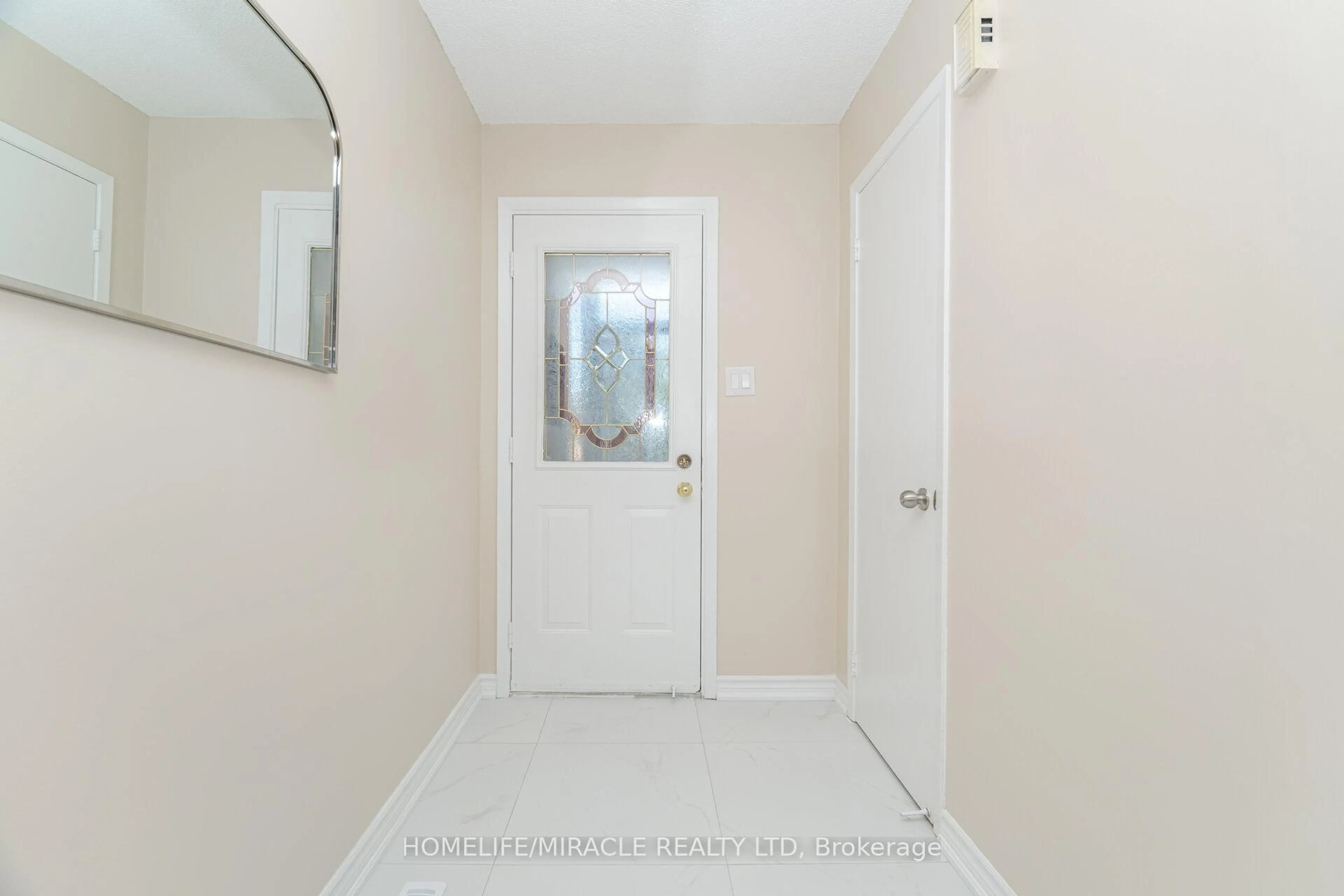 Indoor entryway for 27 Jay St, Brampton Ontario L6Z 3V9