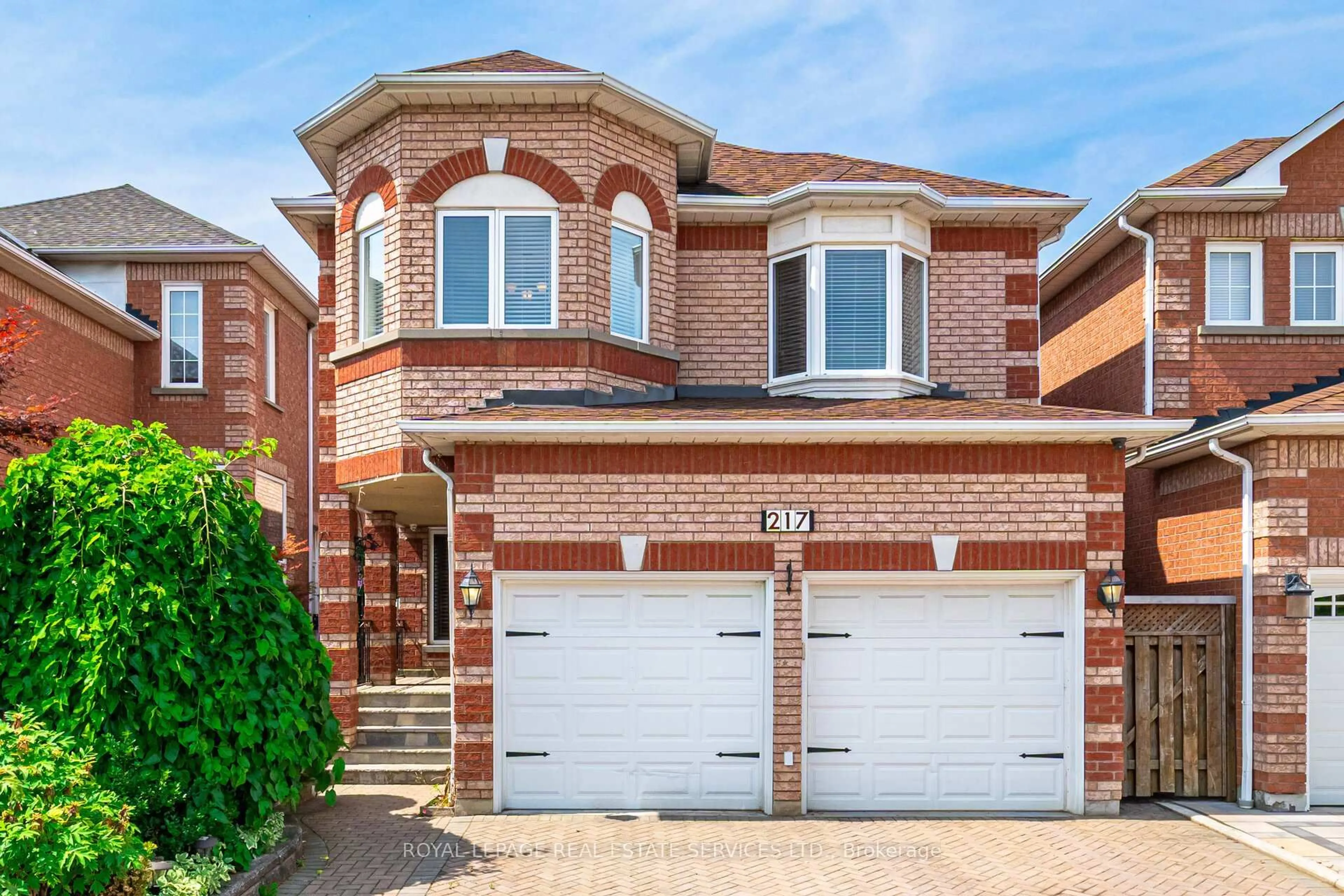 Home with brick exterior material, street for 217 Cossack Crt, Mississauga Ontario L5B 4C3
