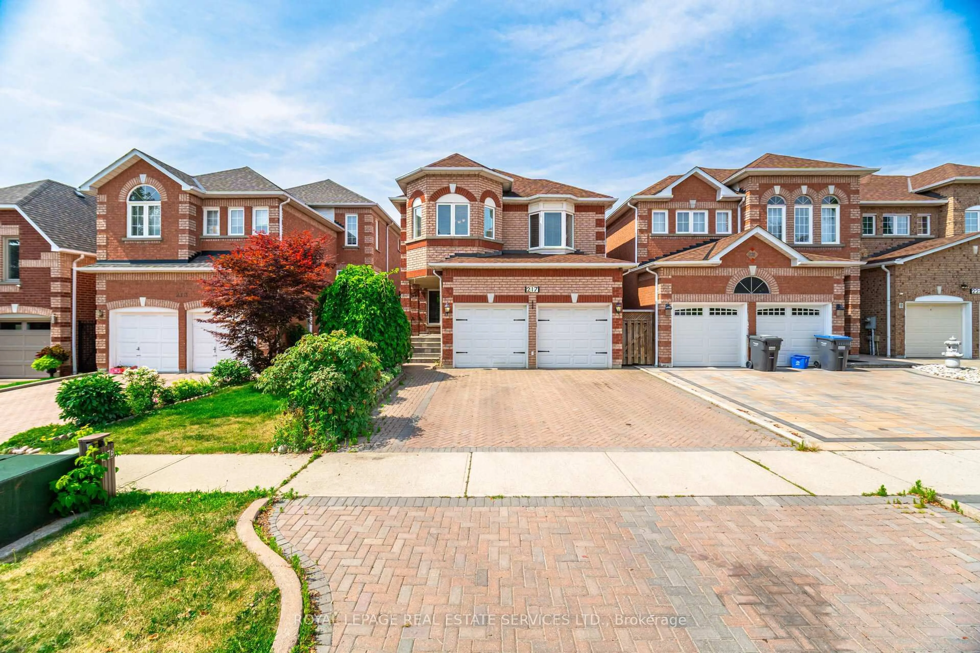 Home with brick exterior material, street for 217 Cossack Crt, Mississauga Ontario L5B 4C3