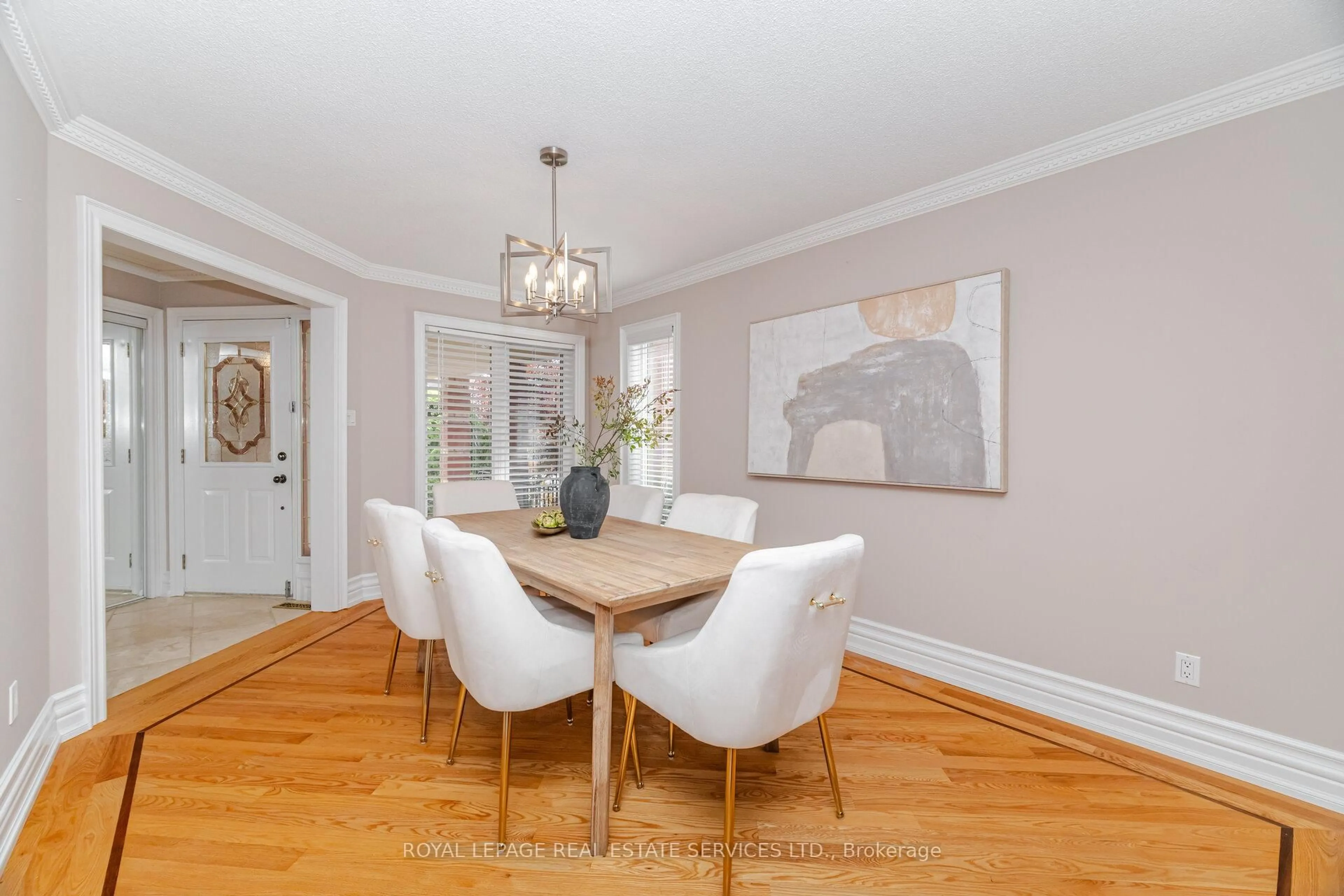 Dining room, wood/laminate floor for 217 Cossack Crt, Mississauga Ontario L5B 4C3