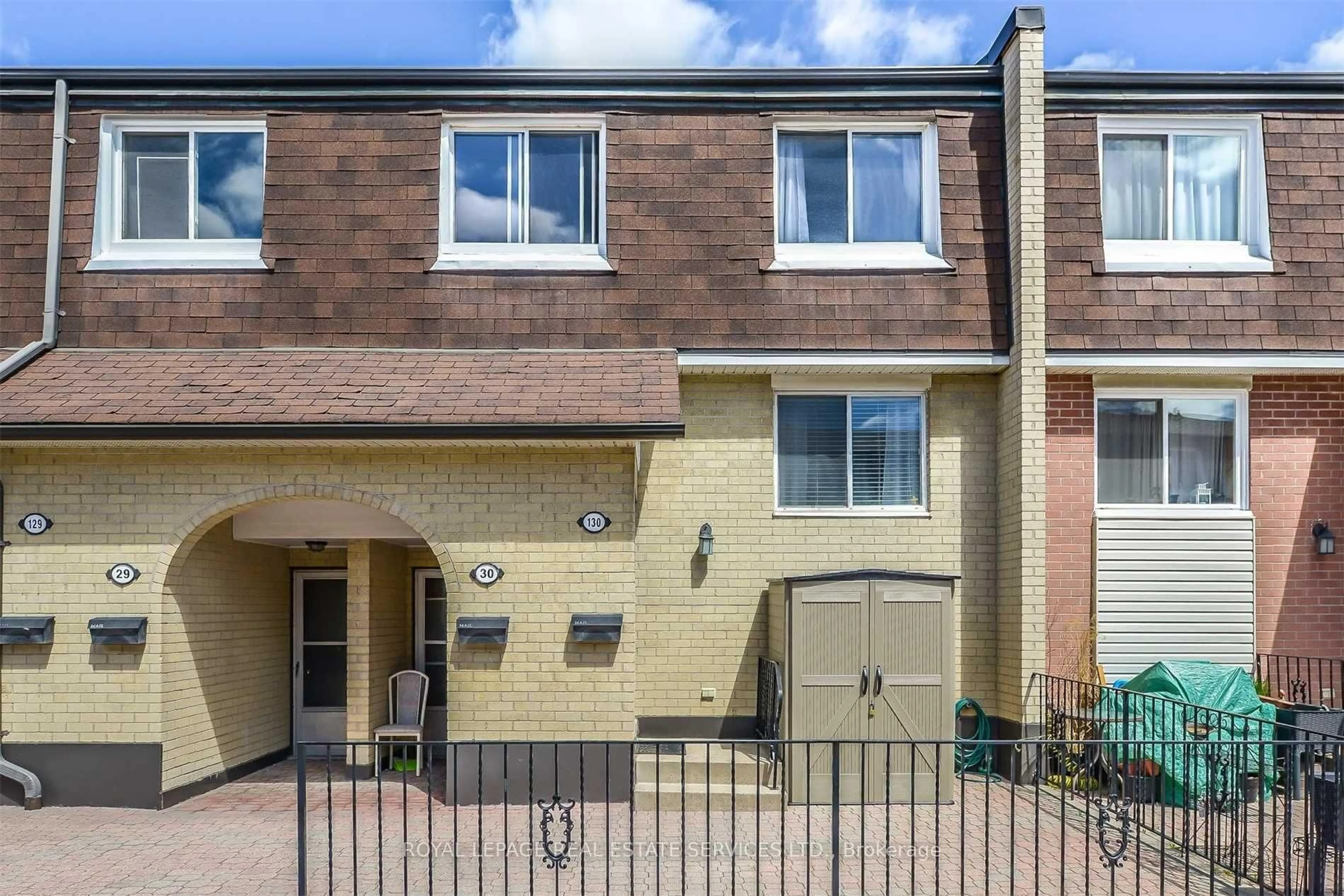 Home with brick exterior material, street for 2170 Bromsgrove Rd #130, Mississauga Ontario L5J 4J2
