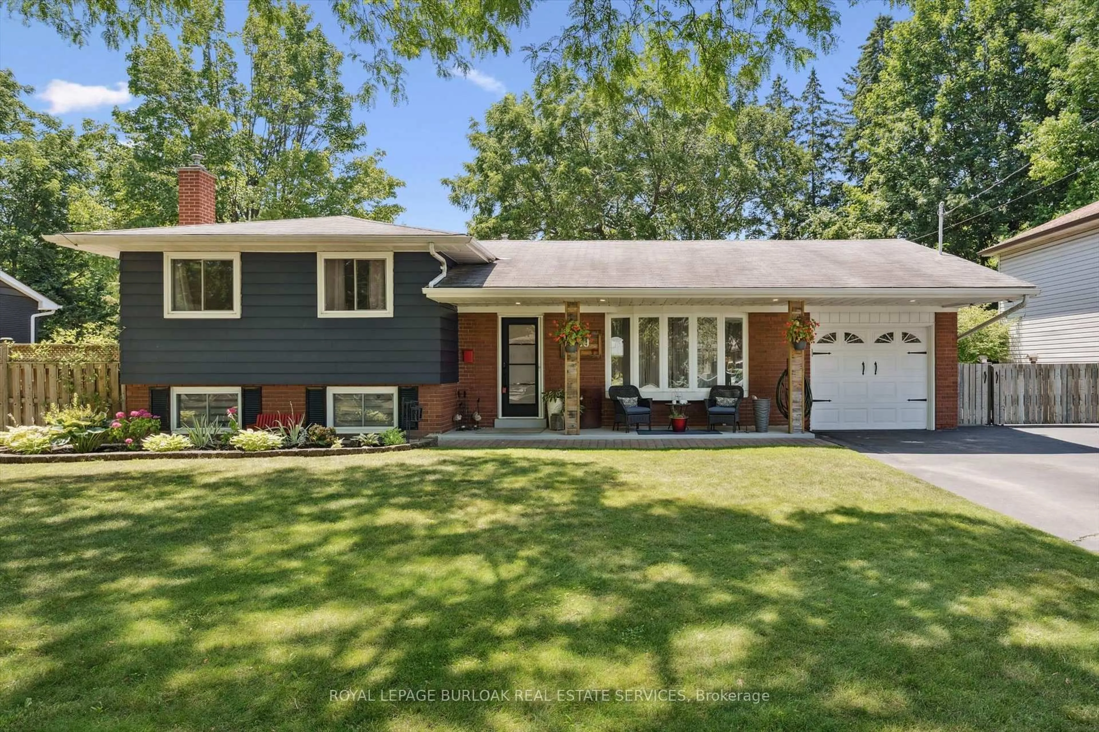 Home with vinyl exterior material, street for 1059 Marley Cres, Burlington Ontario L7T 3S3