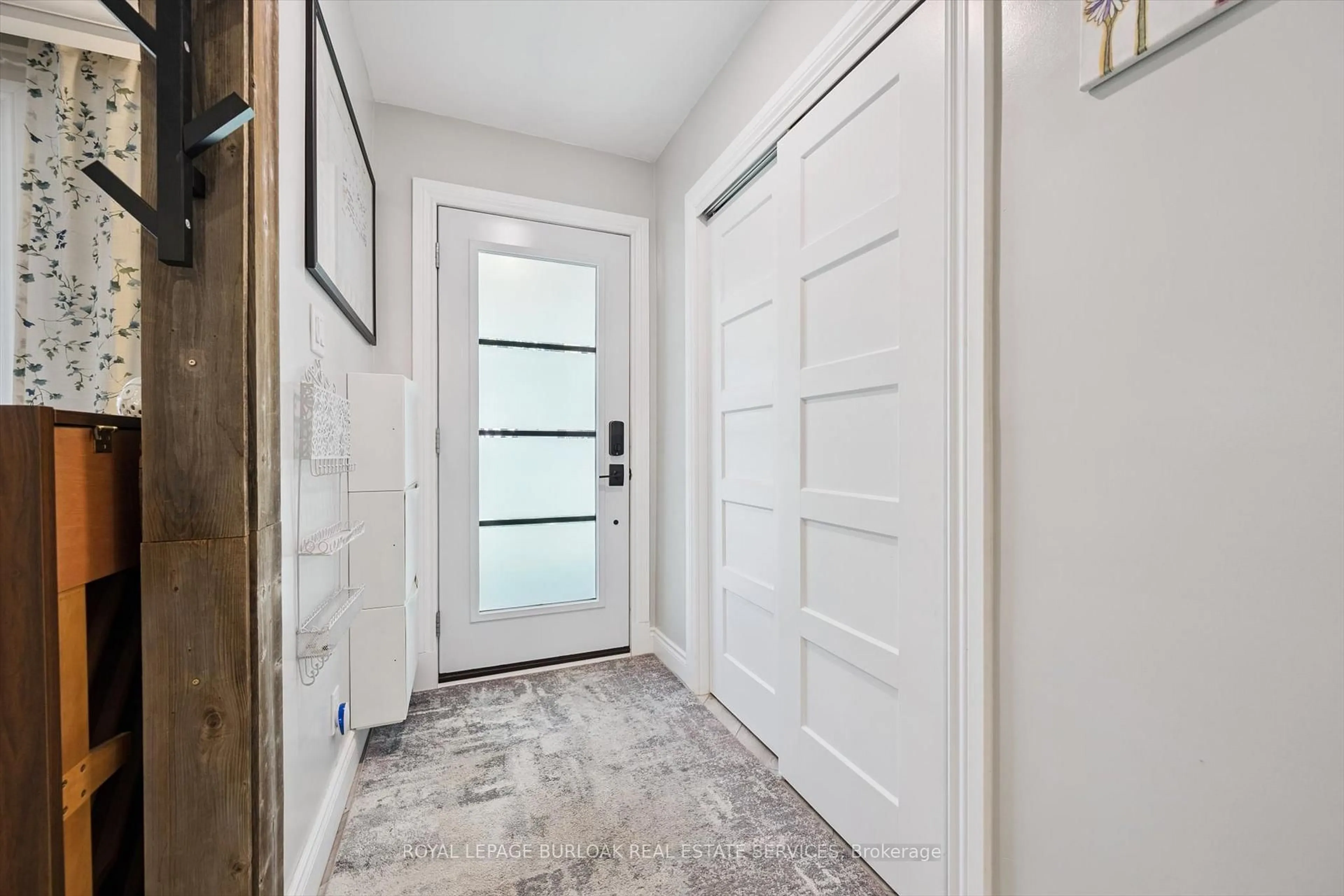 Indoor entryway for 1059 Marley Cres, Burlington Ontario L7T 3S3