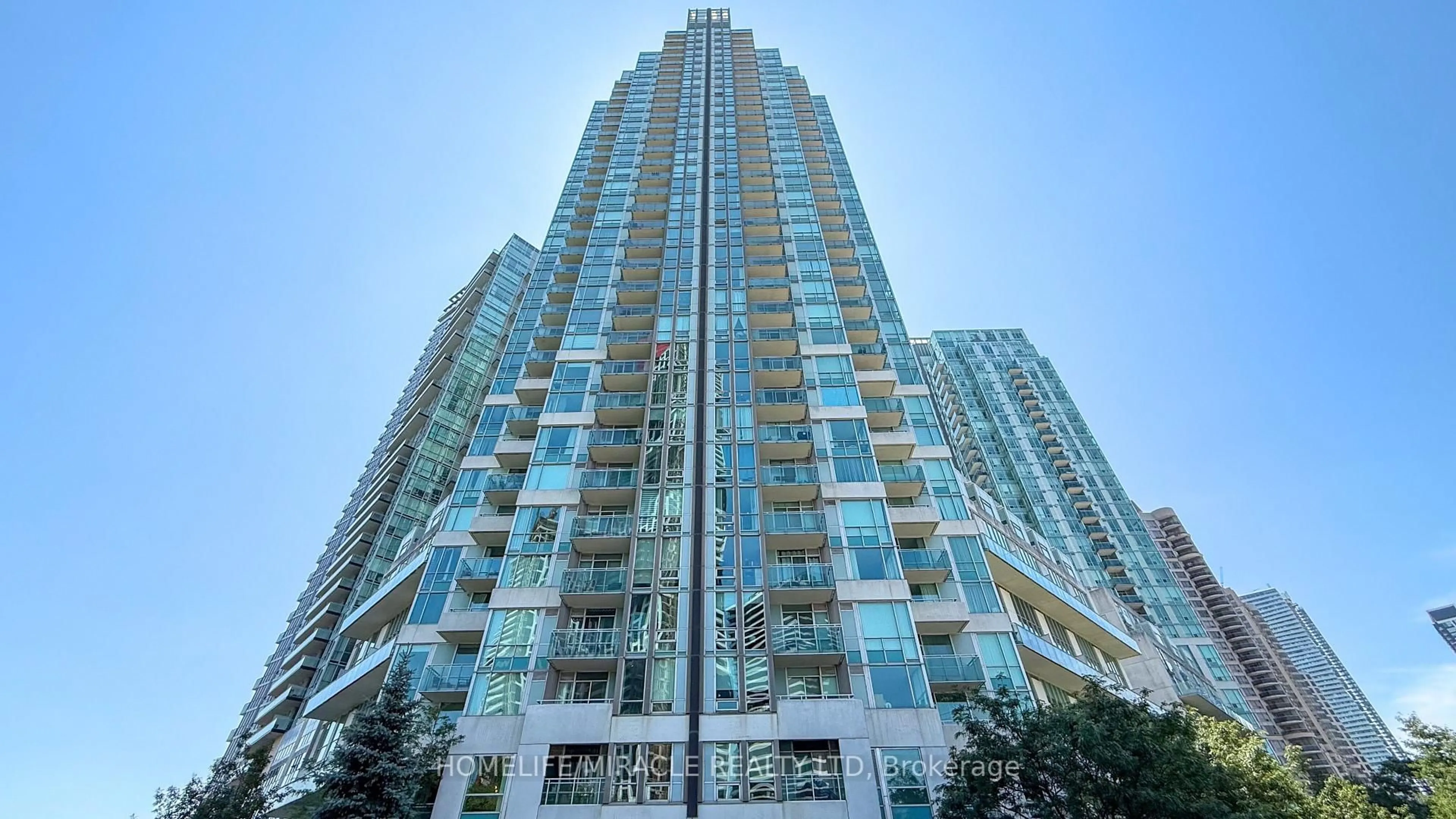 Indoor foyer for 220 Burnhamthorpe Rd #2803, Mississauga Ontario L5B 4N4