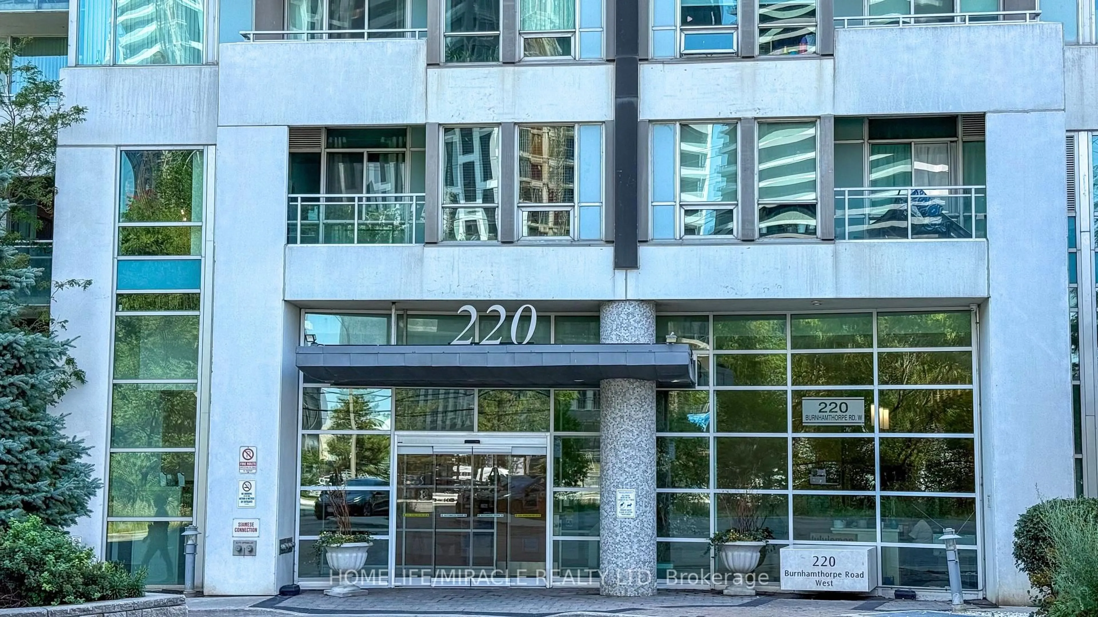 Indoor foyer for 220 Burnhamthorpe Rd #2803, Mississauga Ontario L5B 4N4