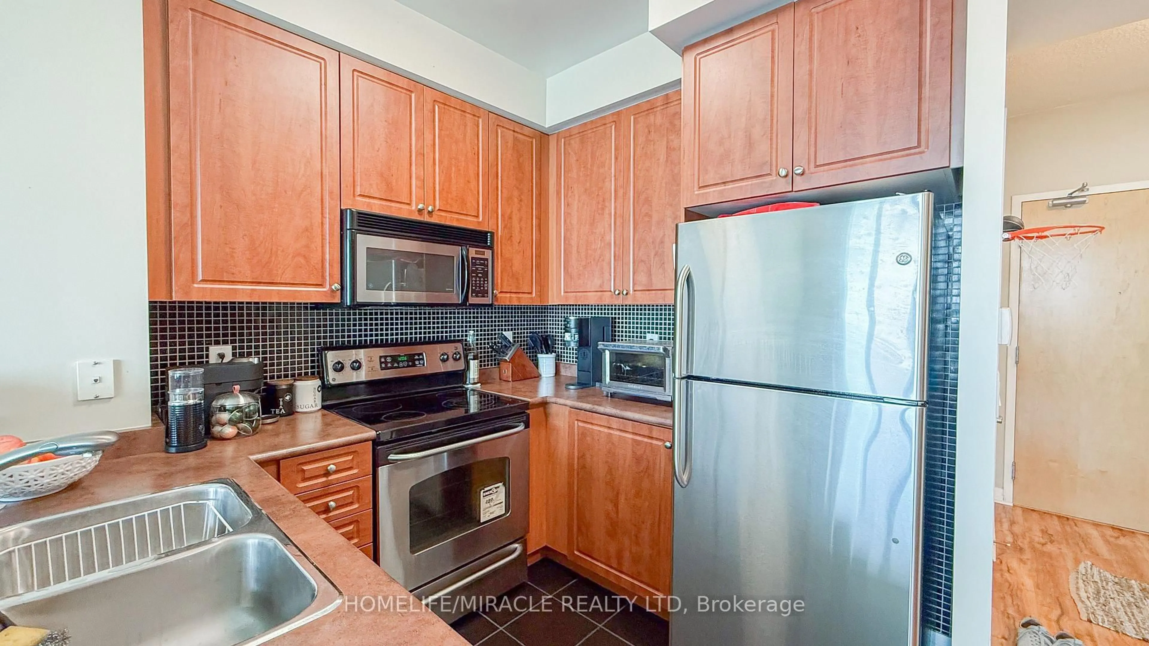Standard kitchen, unknown for 220 Burnhamthorpe Rd #2803, Mississauga Ontario L5B 4N4