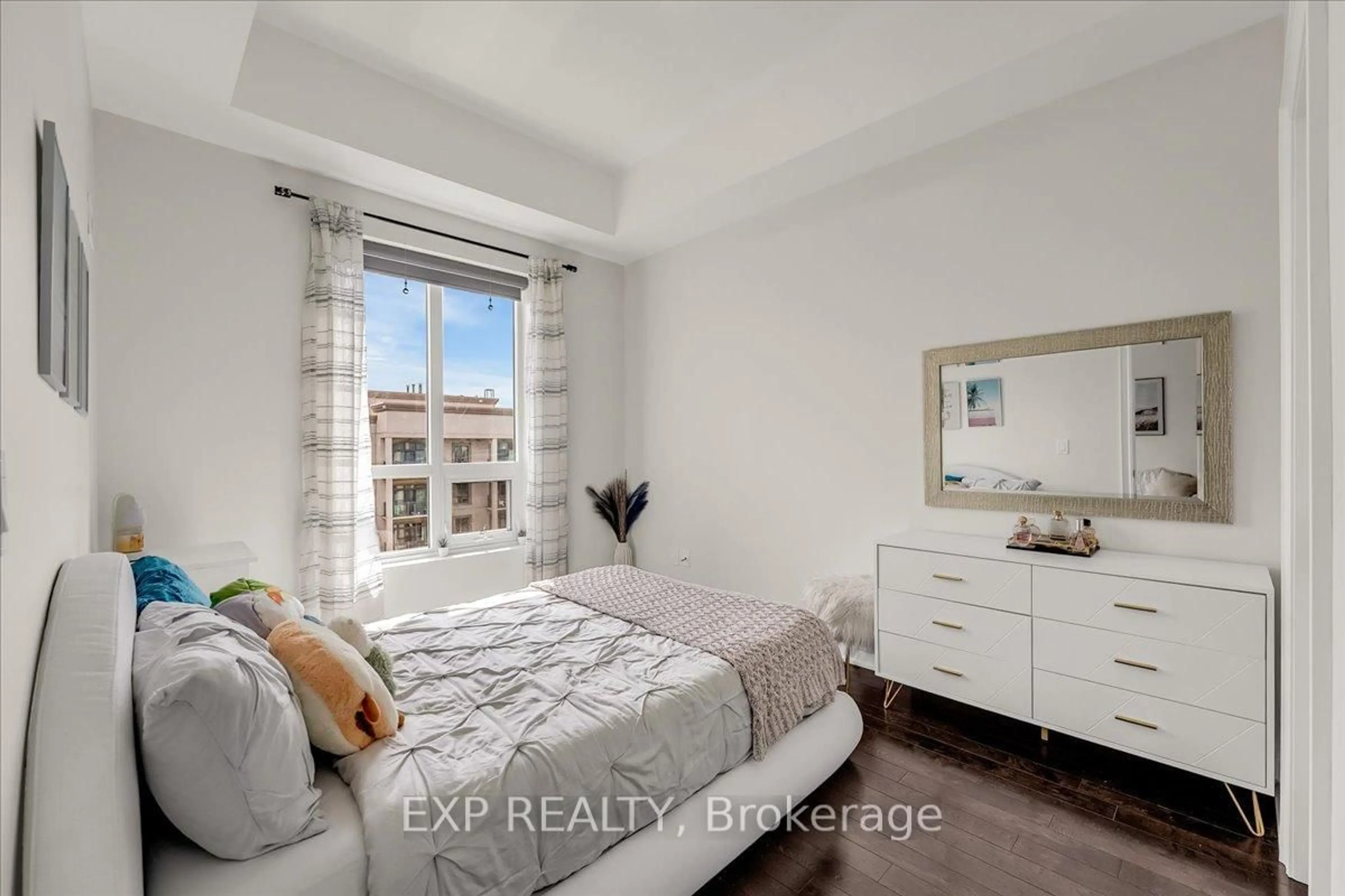 Bedroom with bed, unknown for 2486 Old Bronte Rd #819, Oakville Ontario L6M 0Y4